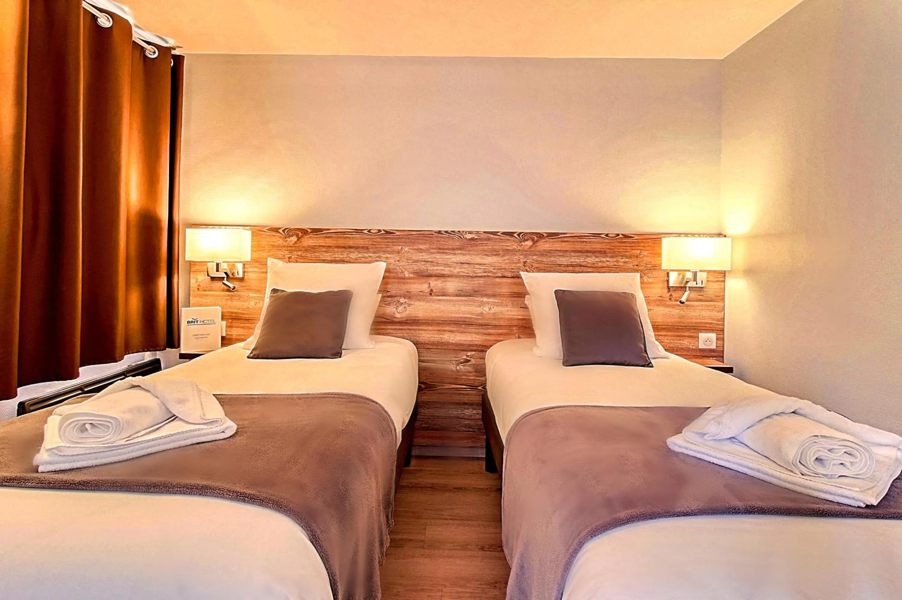 Bedroom, Bed in Brit Hotel Confort Pau Lons