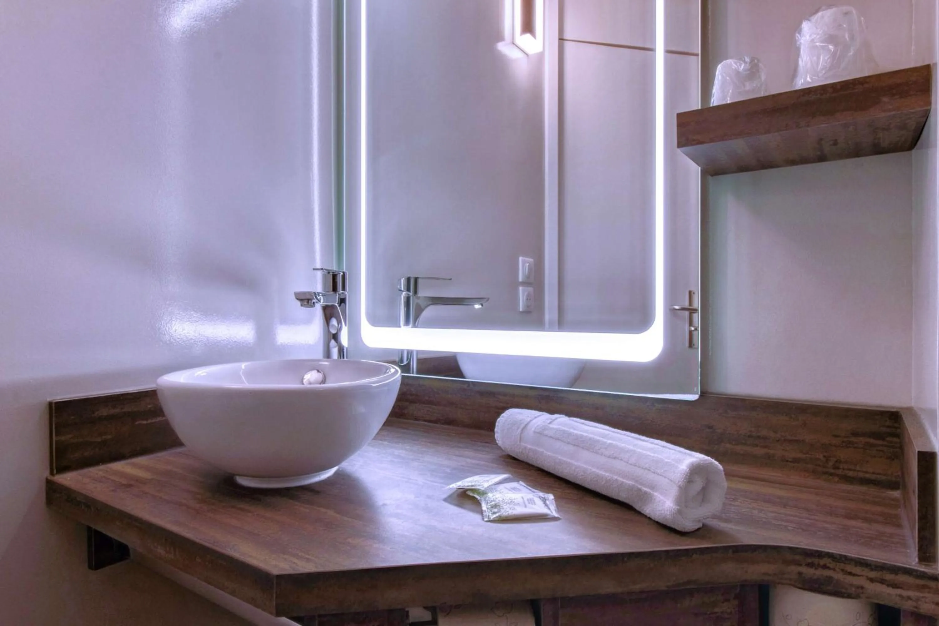 Bathroom in Brit Hotel Confort Pau Lons