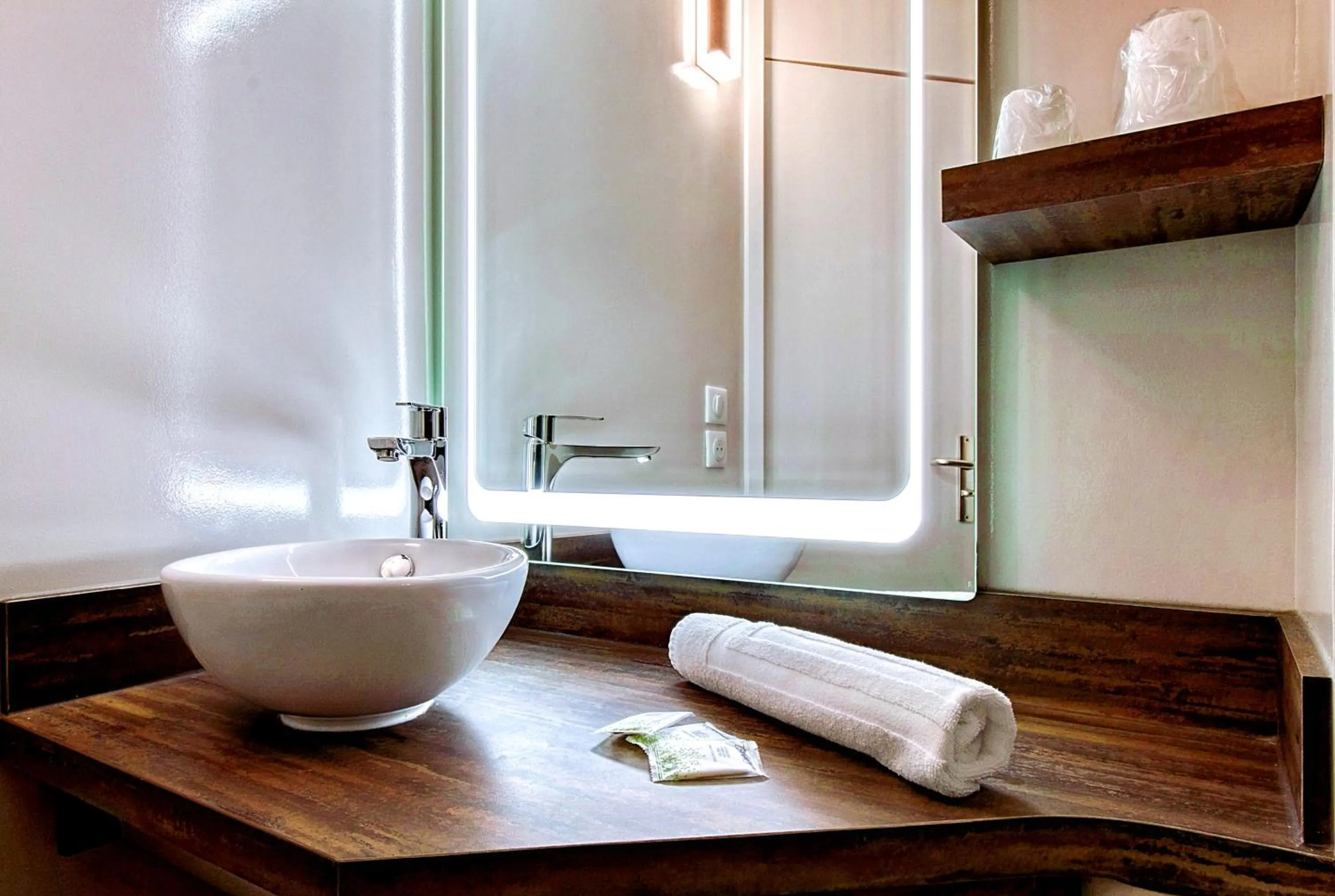 Bathroom in Brit Hotel Confort Pau Lons