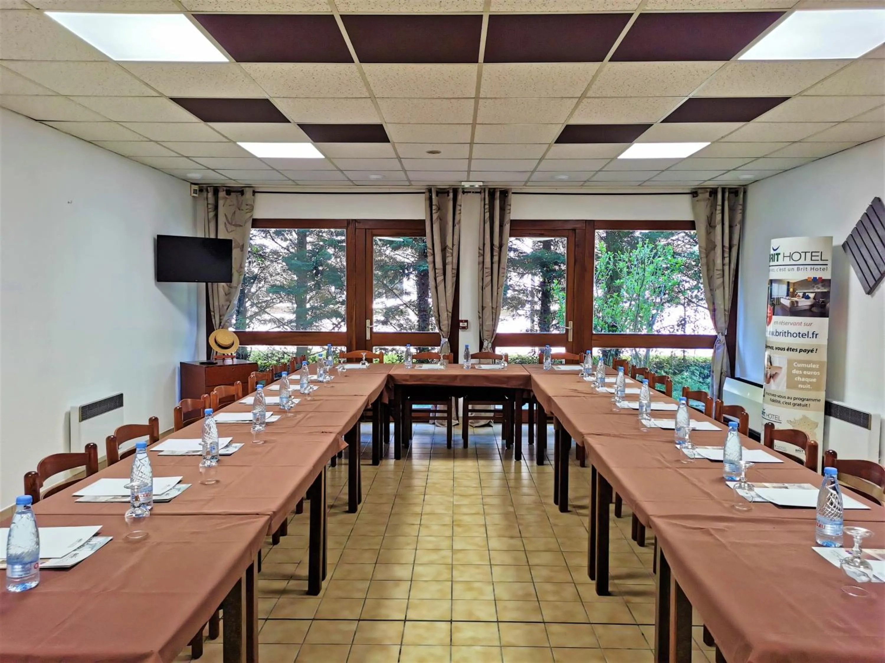 Meeting/conference room in Brit Hotel Confort Pau Lons
