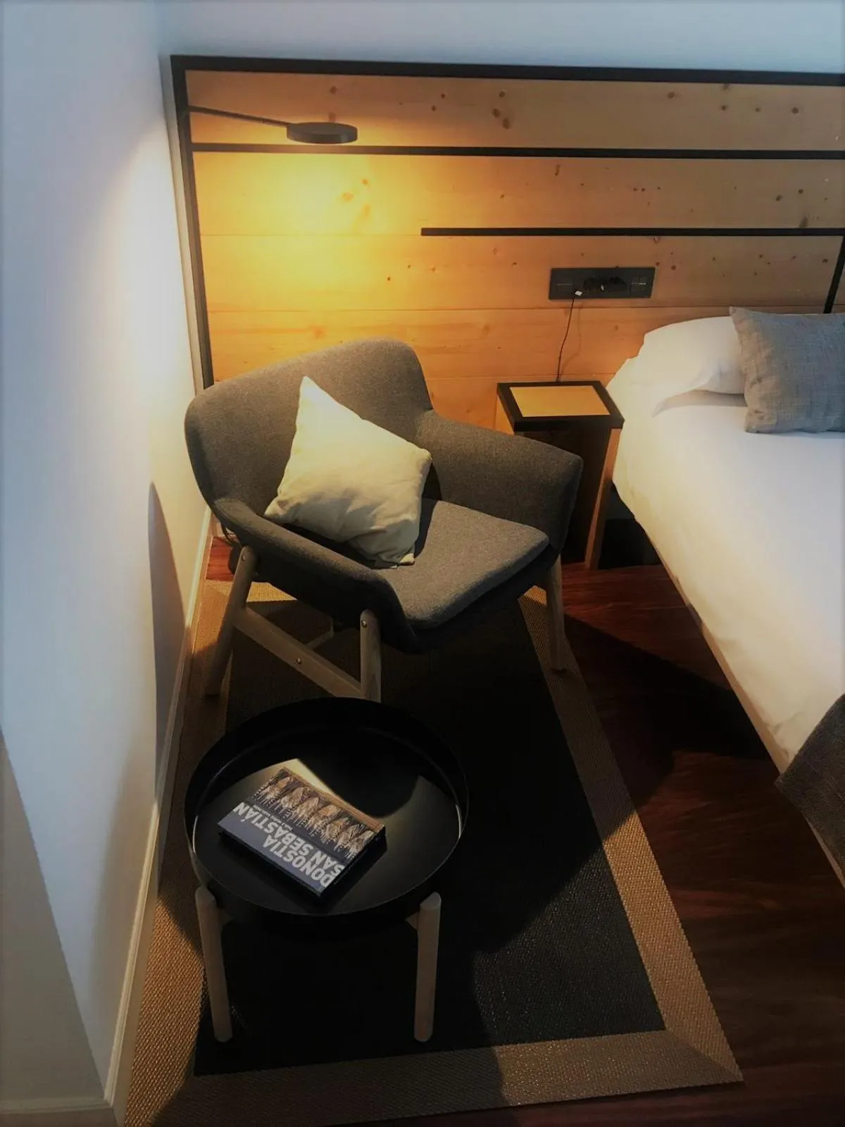 Living room, Bed in Pensión La Perla