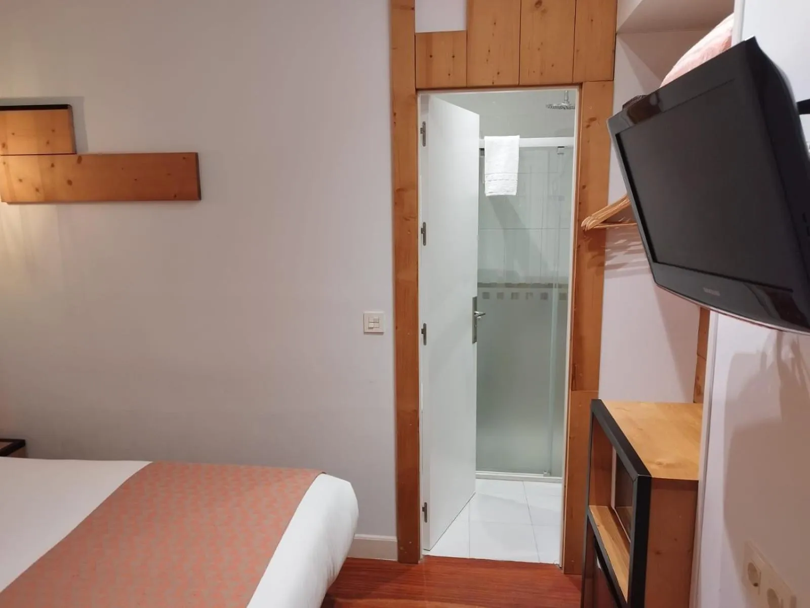 room service, Bed in Pensión La Perla