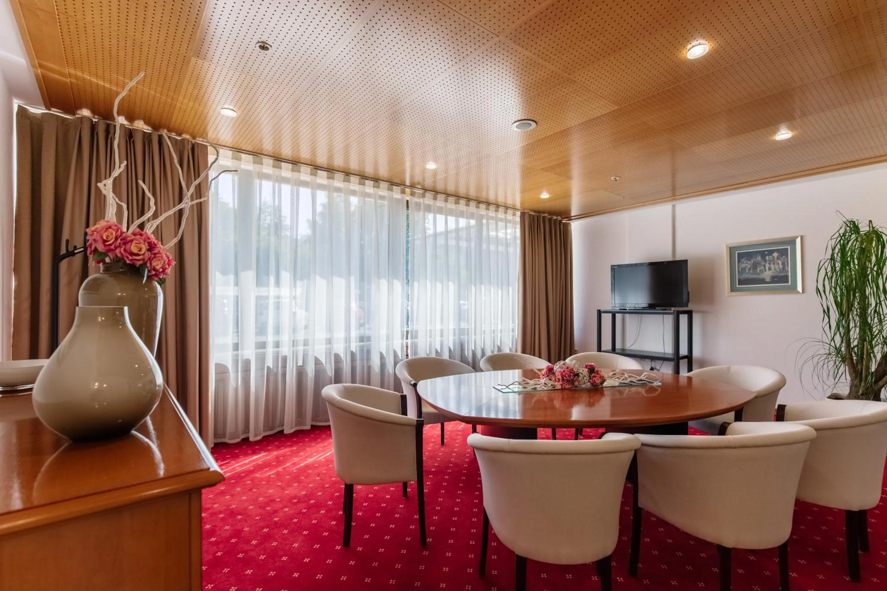 Communal lounge/ TV room in Hotel Jezero - Plitvice Lakes National Park