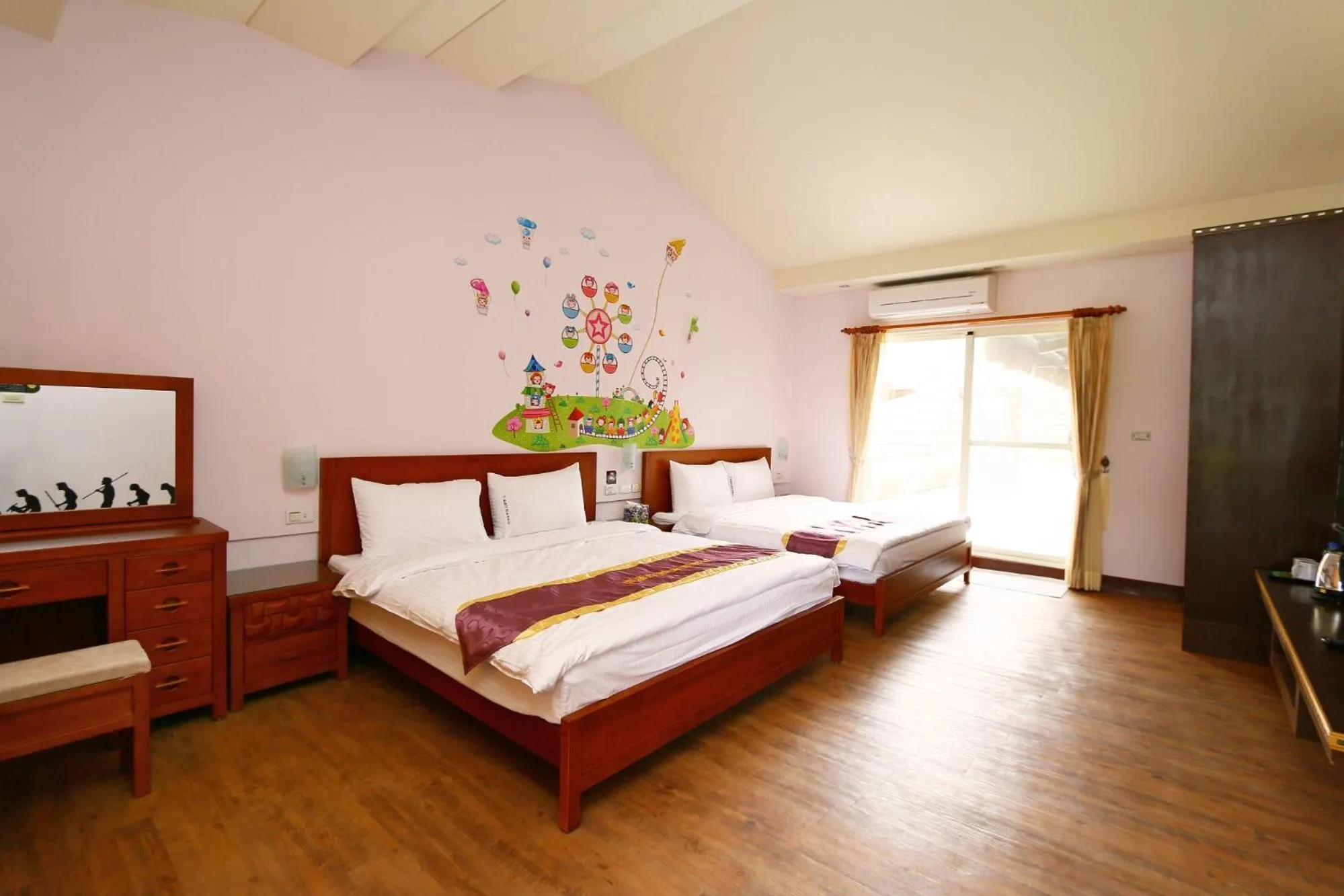 Quadruple Room with Mountain View in Ruisui Palm Lakes B&B