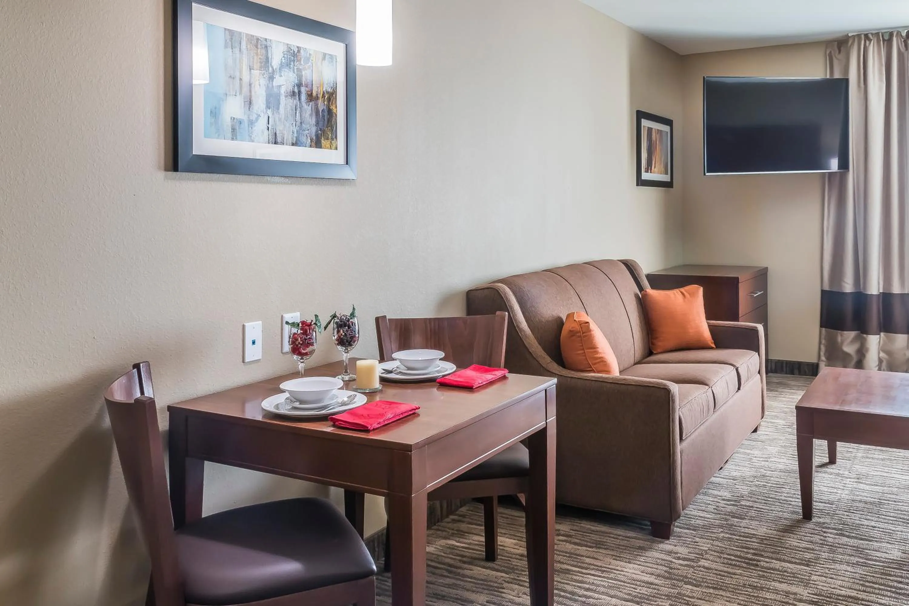 Seating area in MainStay Suites Edinburg South