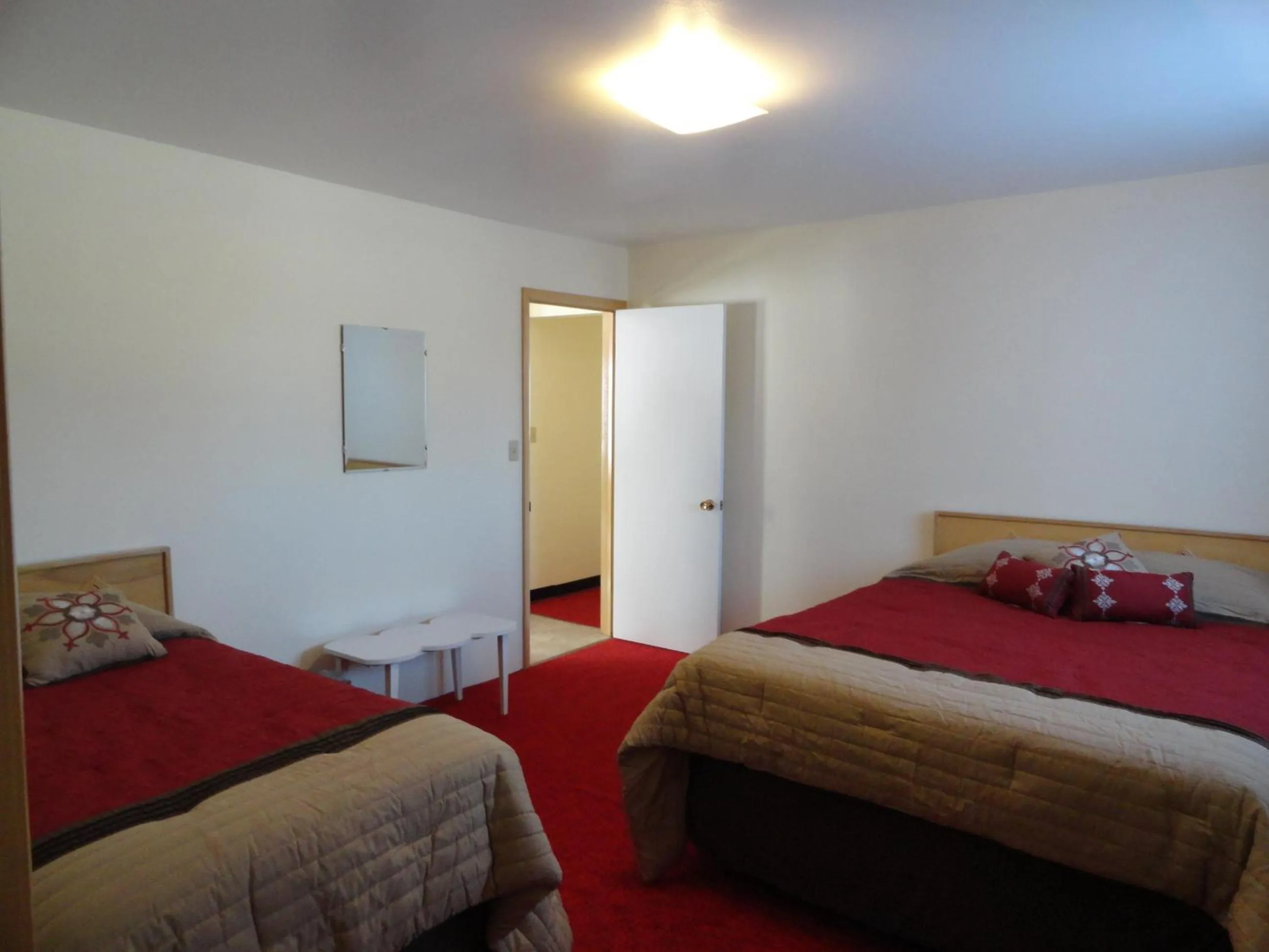 Bedroom in Cedars Motel