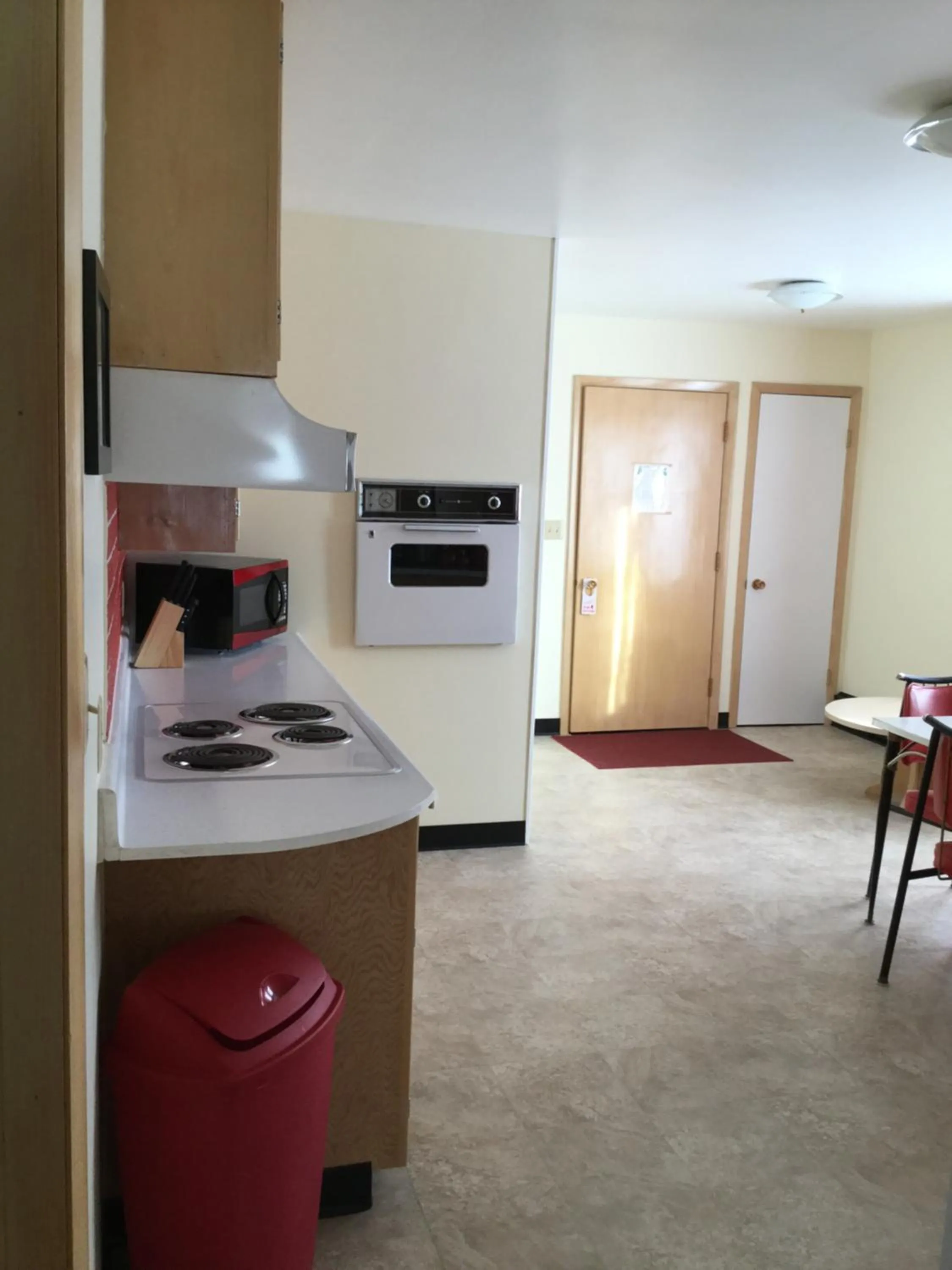 Kitchen or kitchenette in Cedars Motel