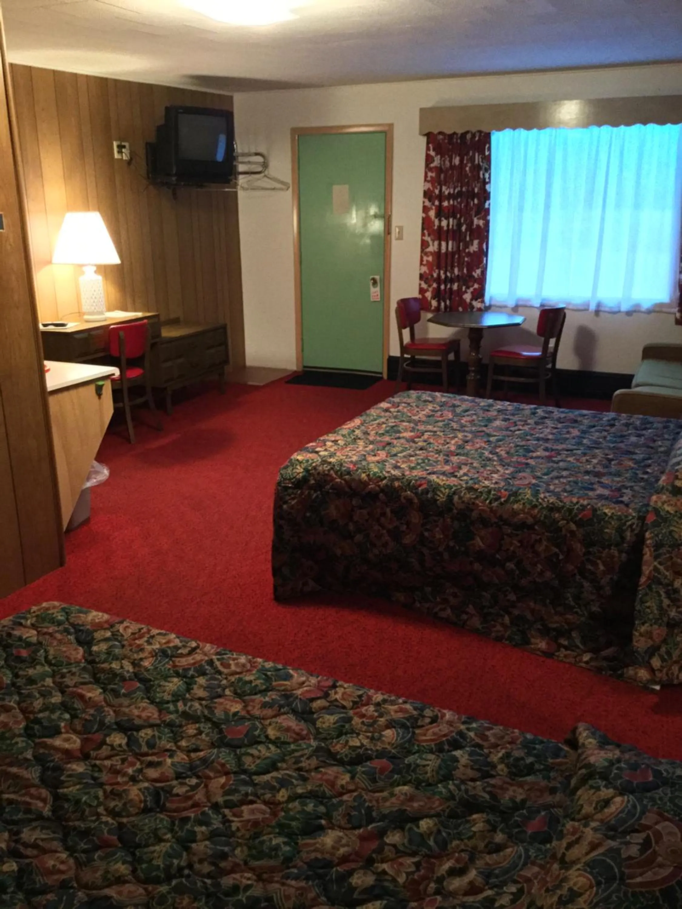 Bed in Cedars Motel