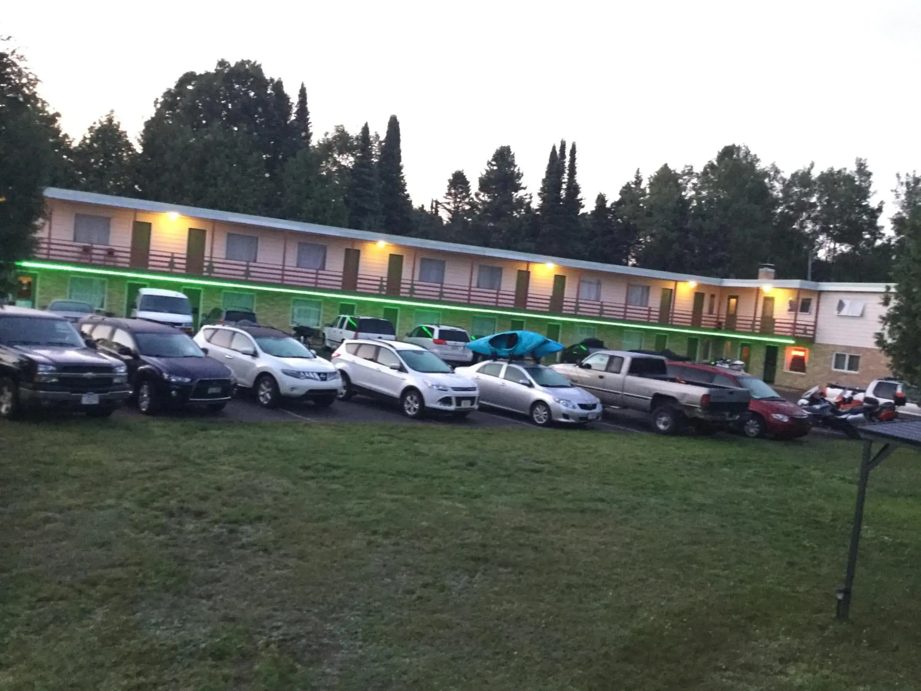 Property building in Cedars Motel Property building in Cedars Motel