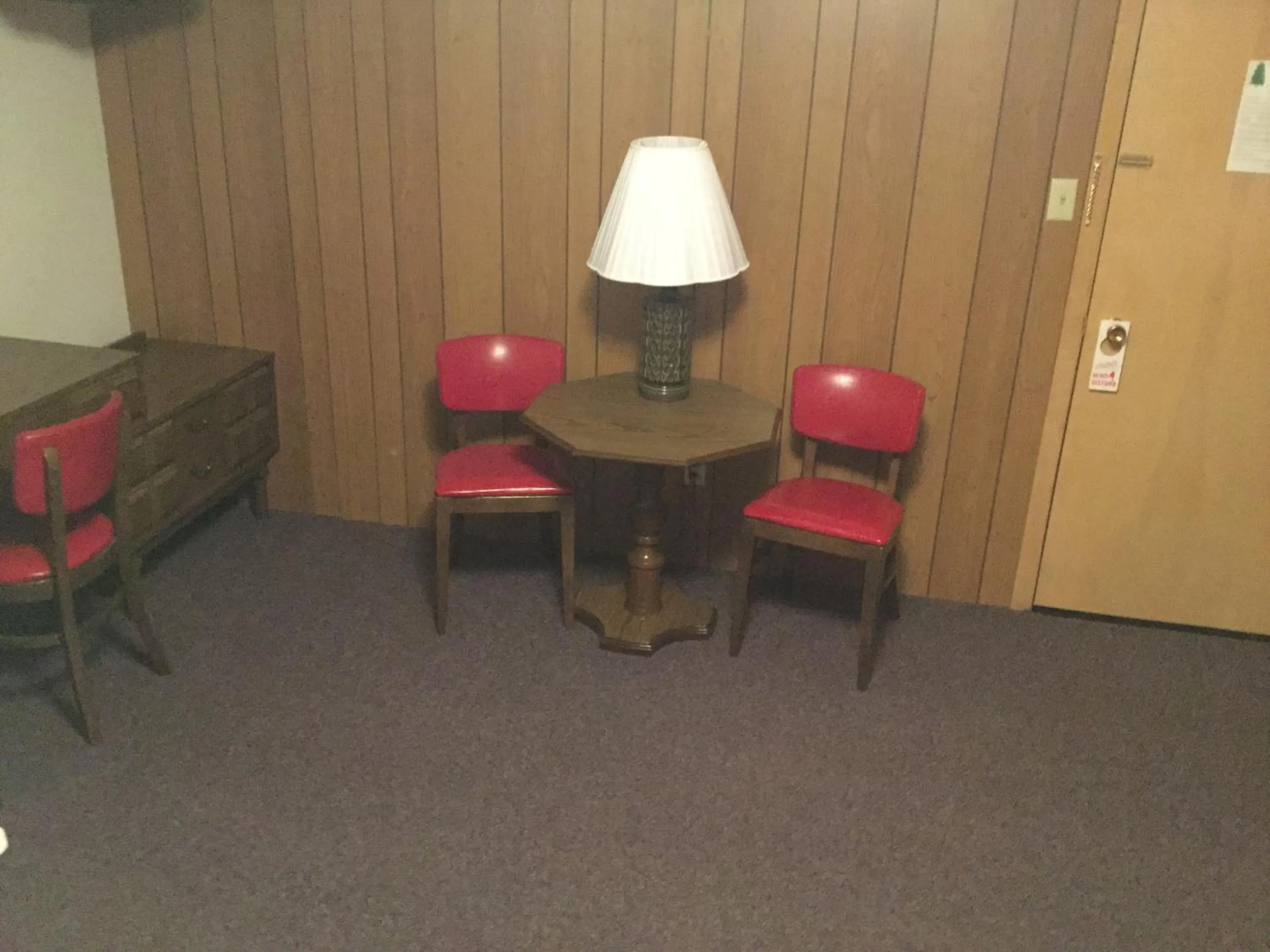 Area and facilities in Cedars Motel