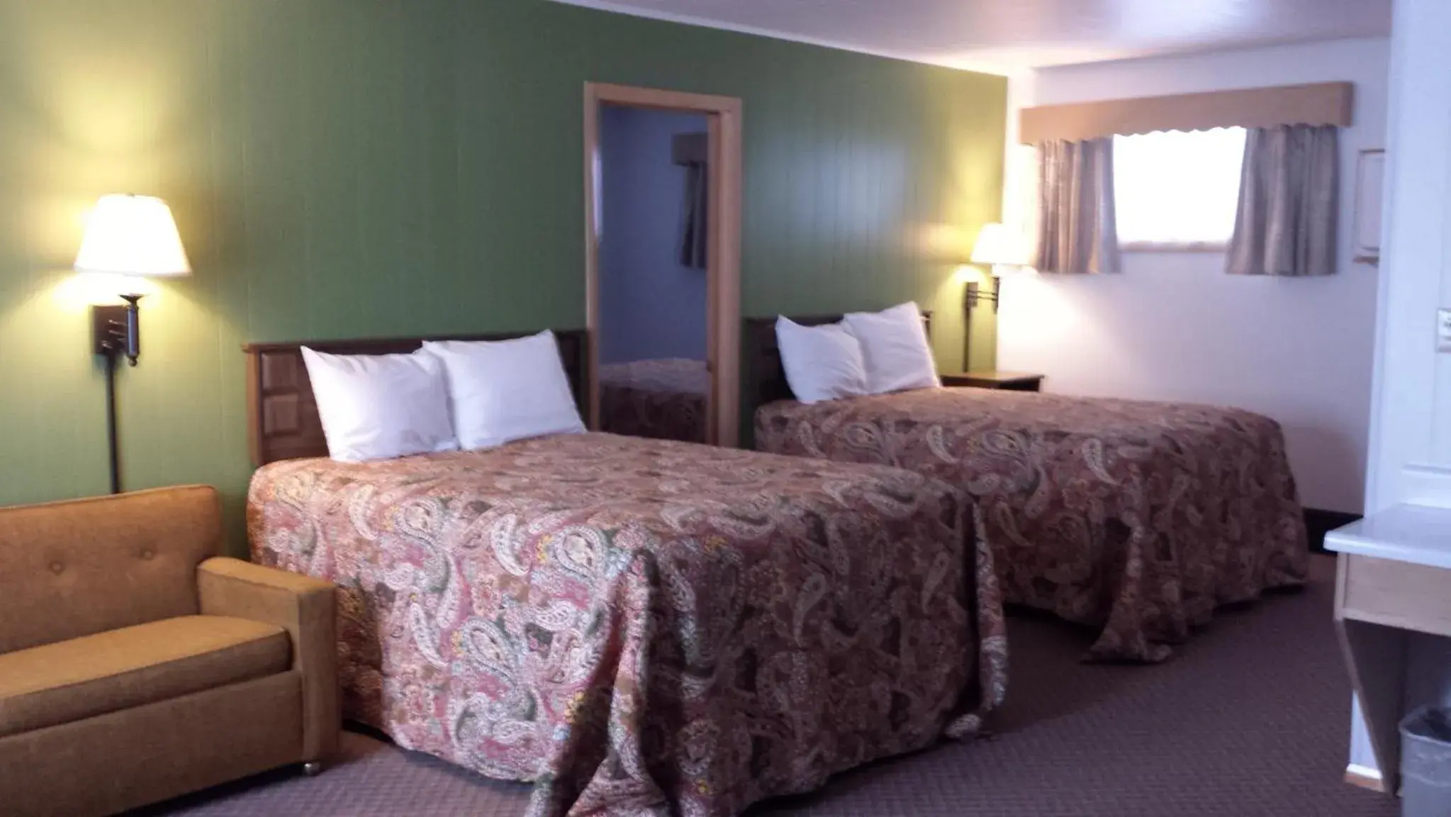 Photo of the whole room in Cedars Motel Photo of the whole room in Cedars Motel