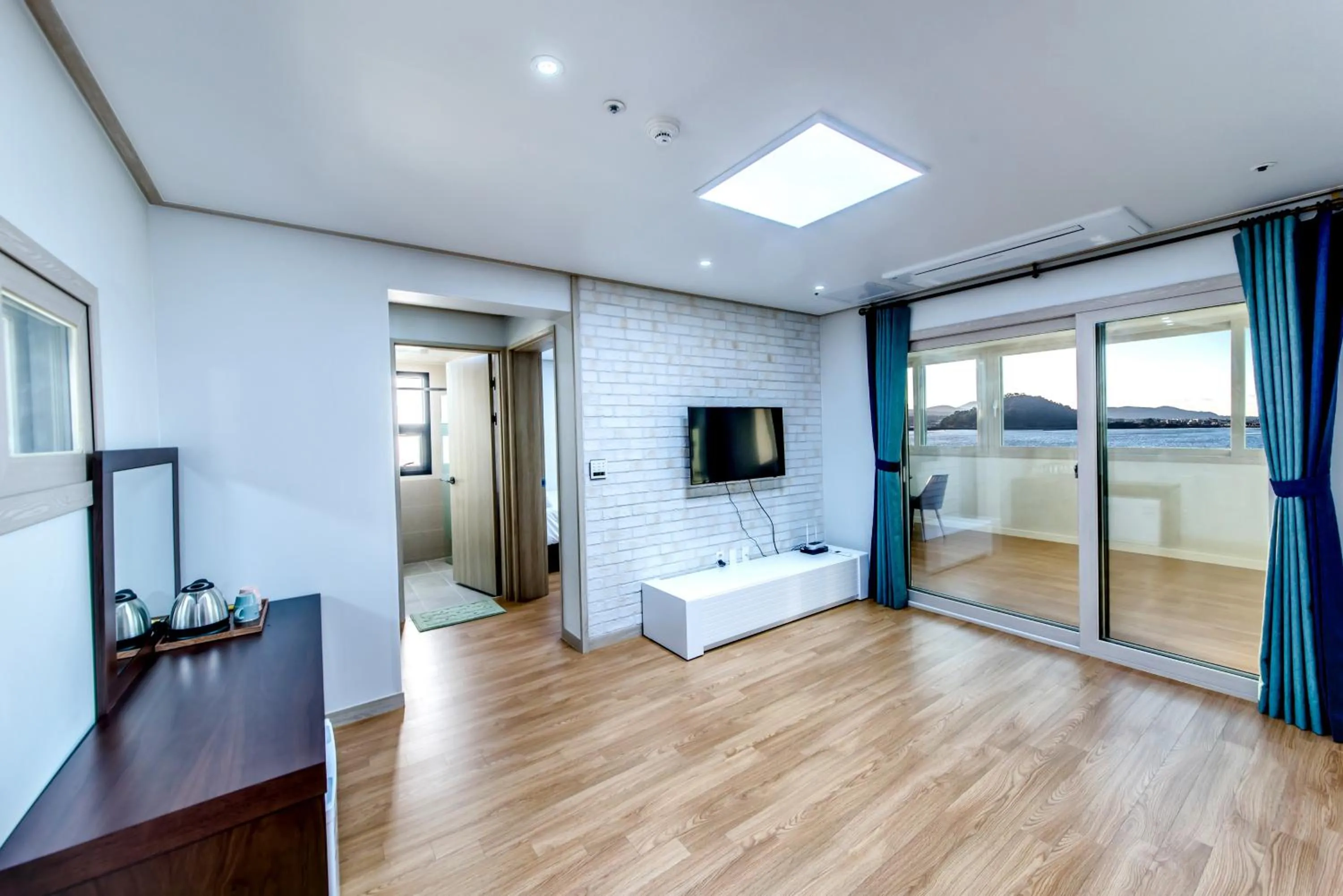 Living room, Bed in Hu An Stay Hotel