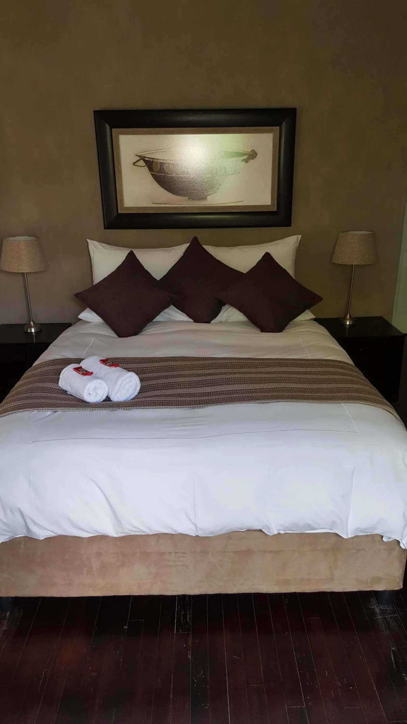 Guest House Frame Ace