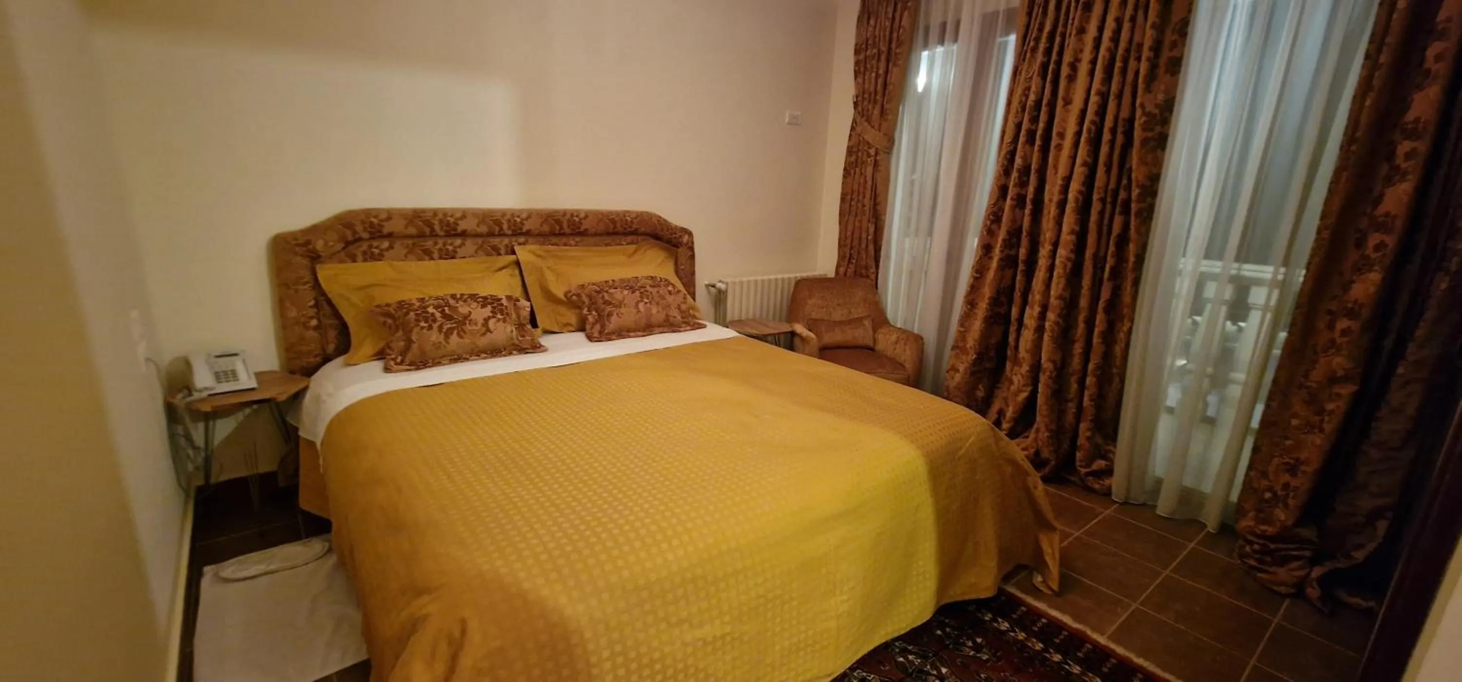Bed in Faqra Palace