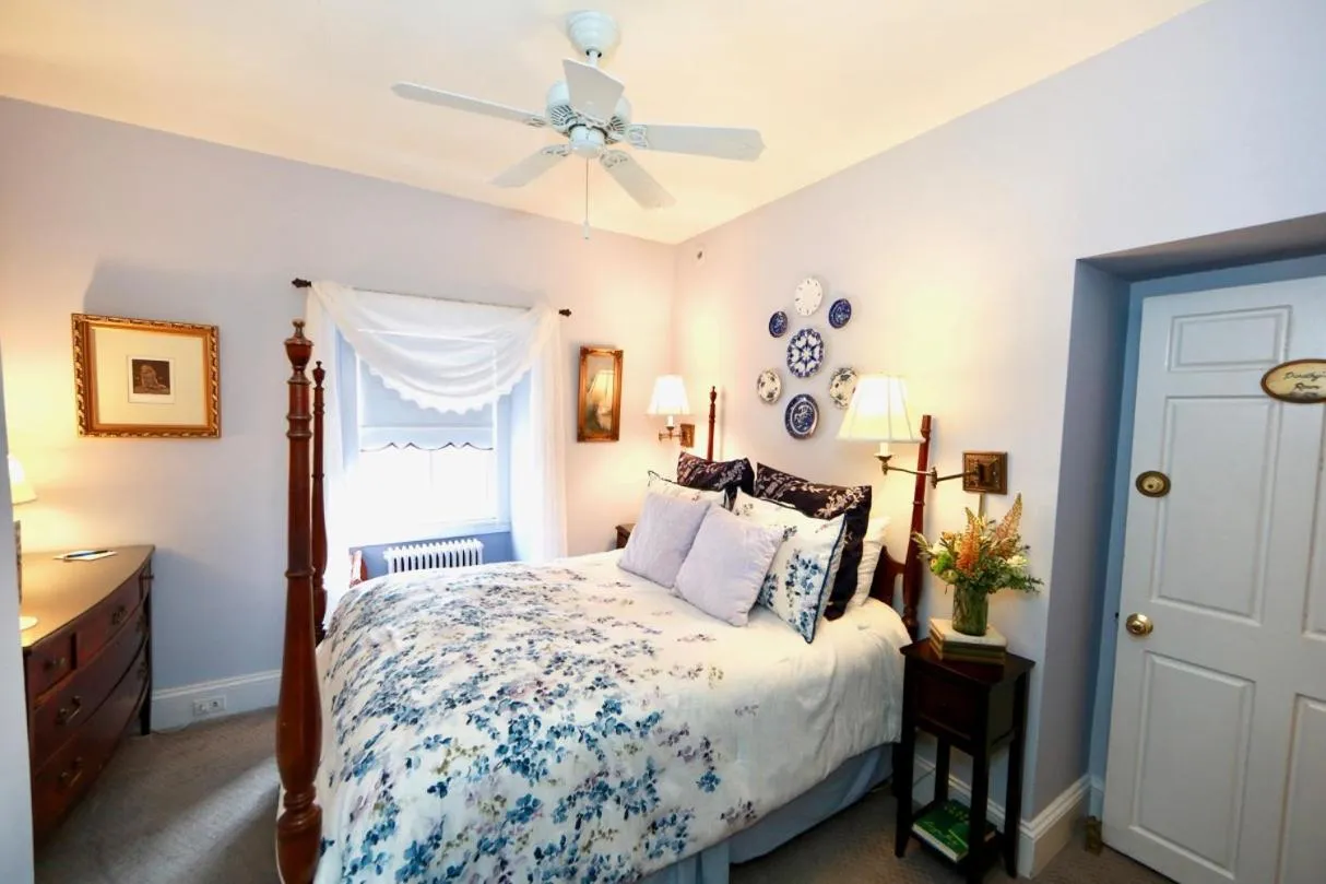 Bed in Woolverton Inn