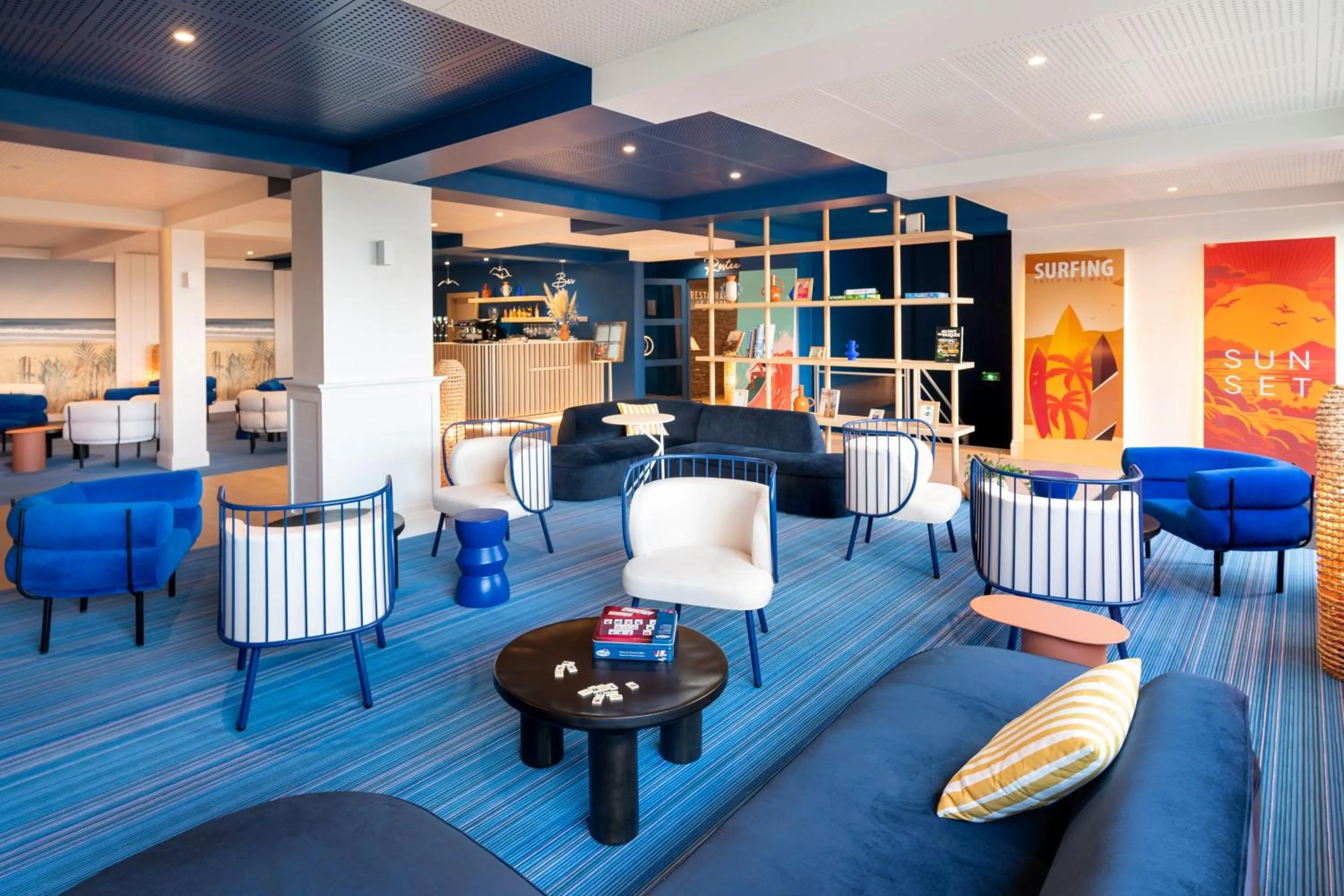 Lounge or bar in Hôtel Le Biarritz