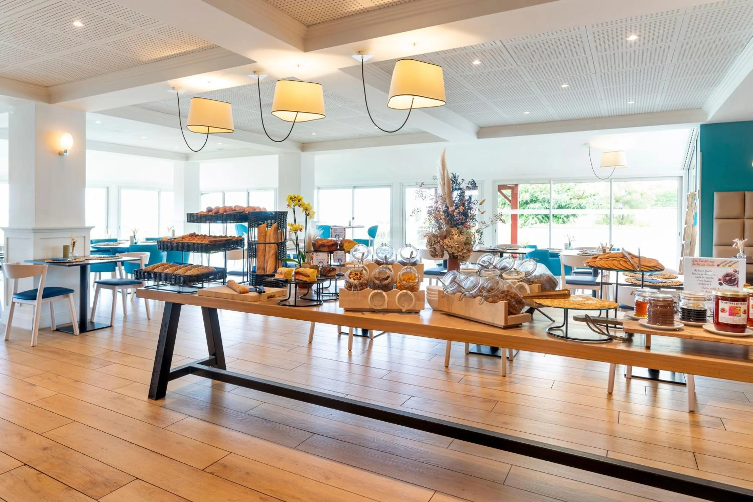 Food and drinks in Hôtel Le Biarritz