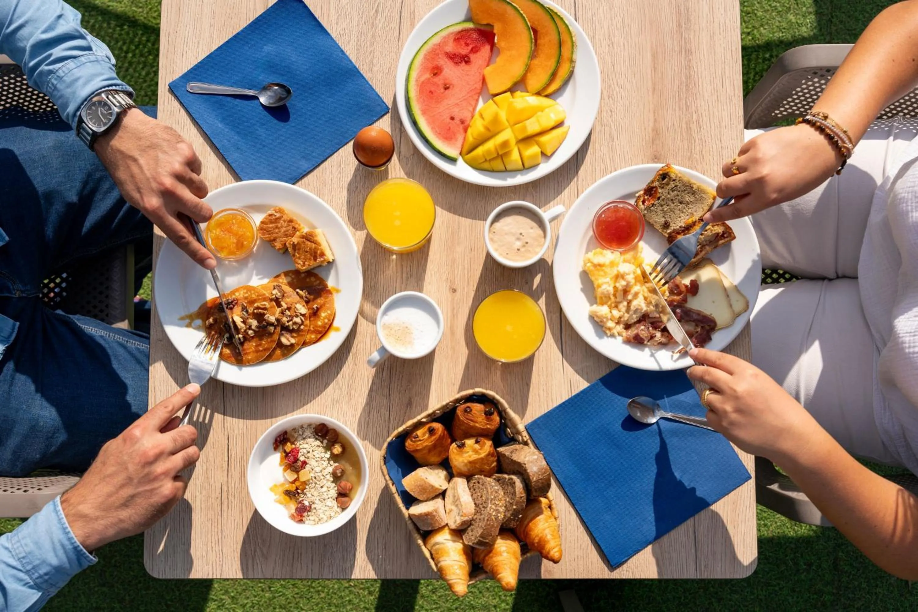 Food and drinks in Hôtel Le Biarritz