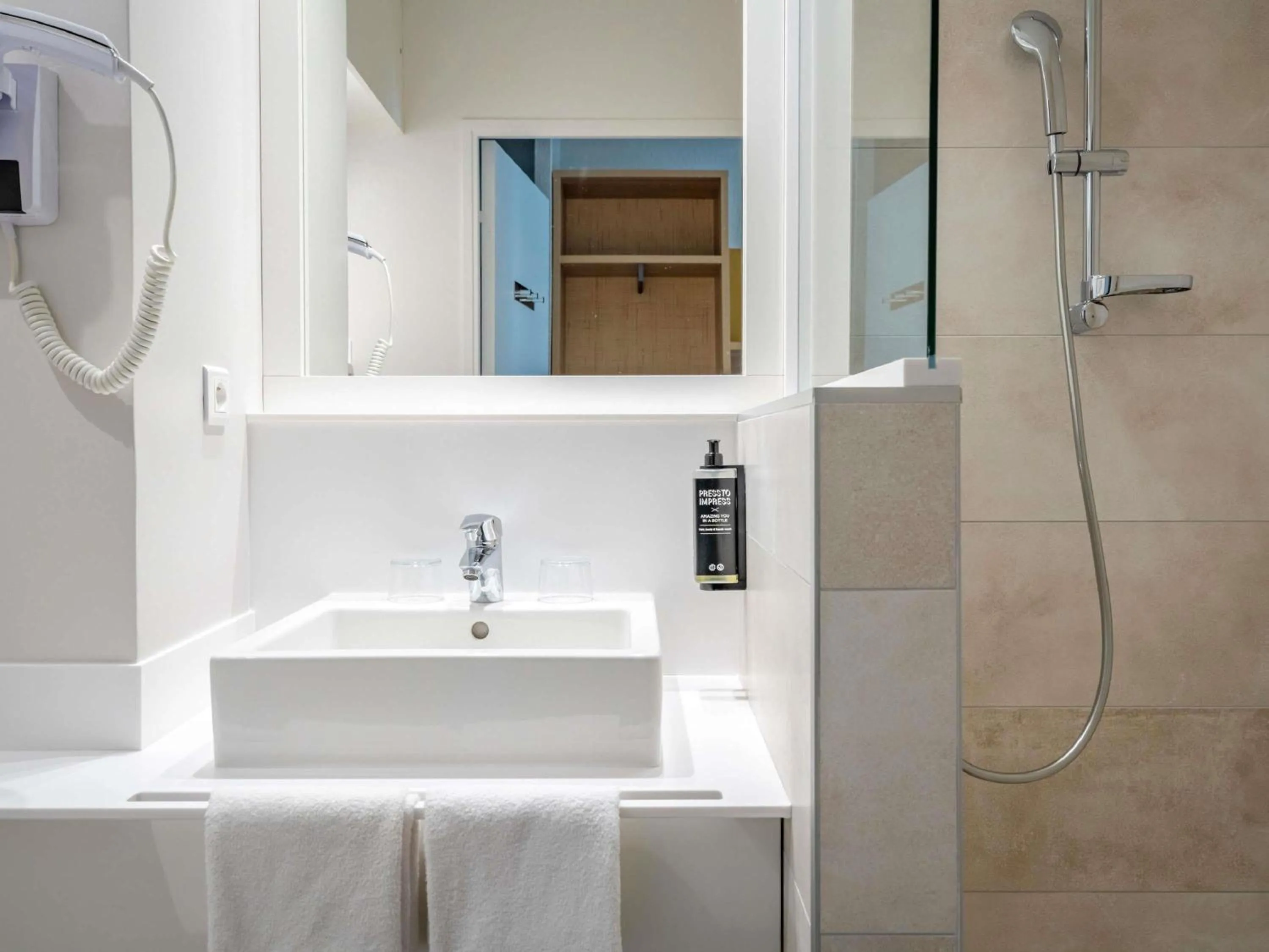 Bedroom in ibis Styles Biarritz Plage