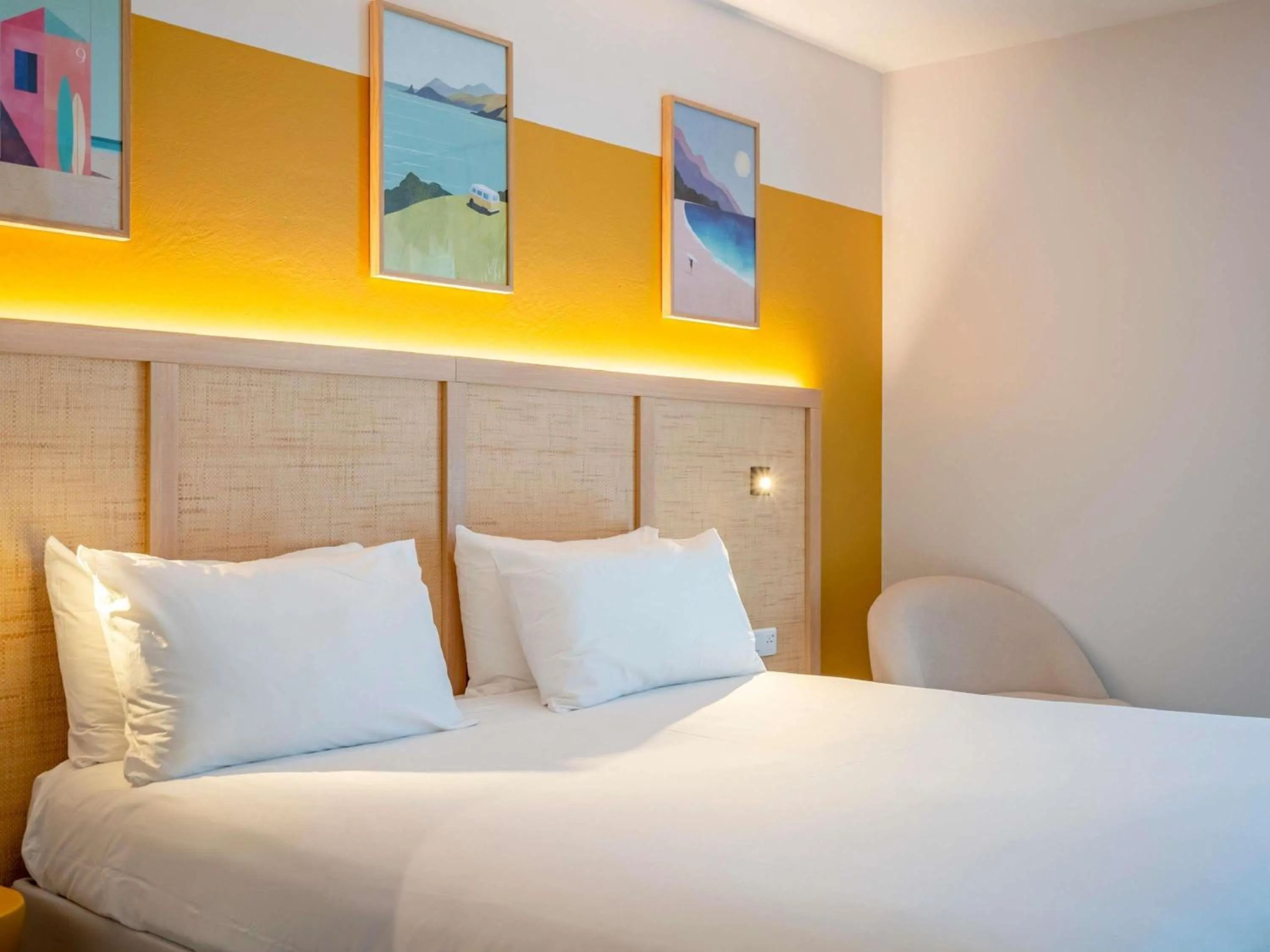 Bedroom, Bed in ibis Styles Biarritz Plage