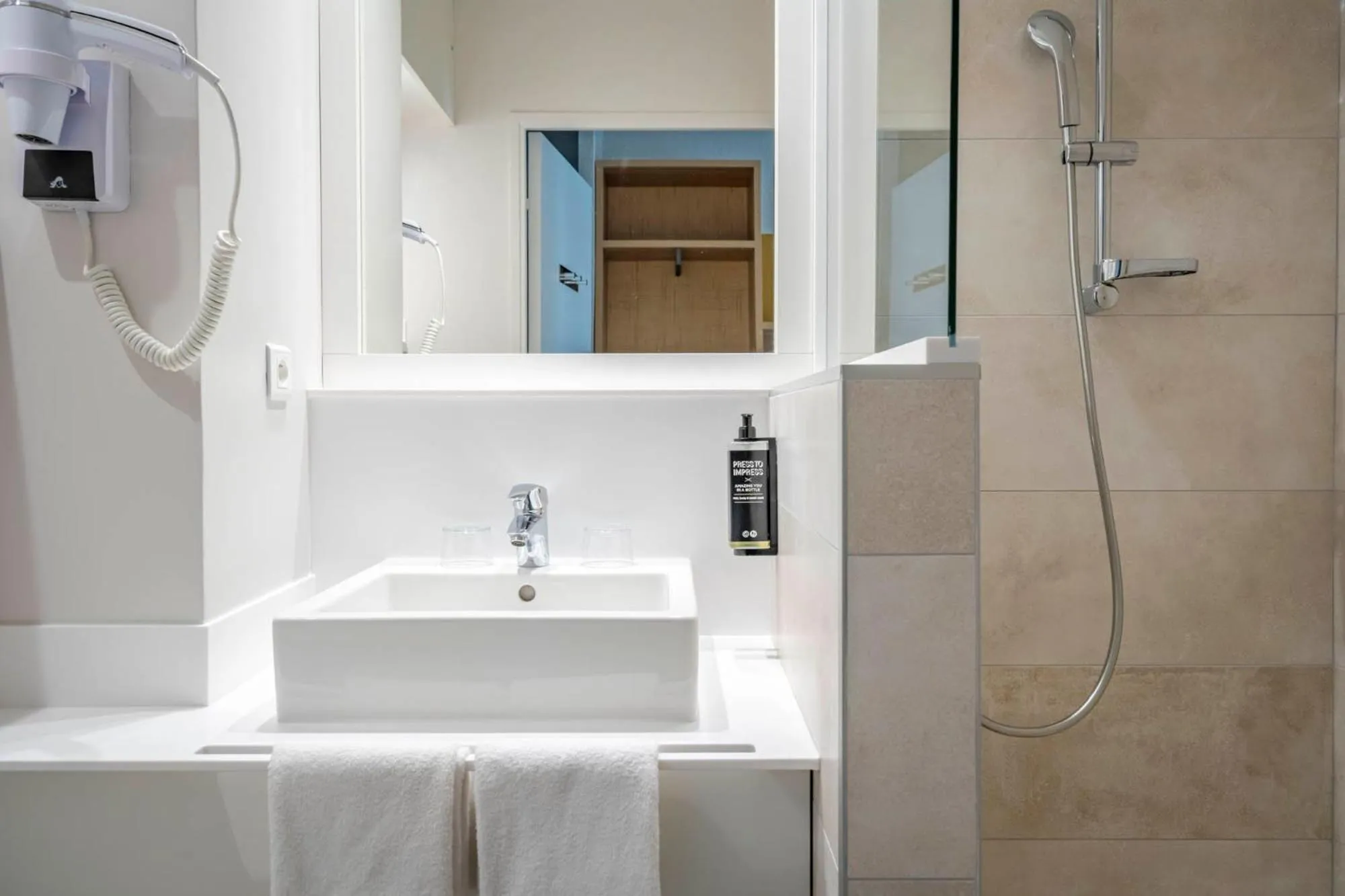 Bathroom in Hôtel Le Biarritz