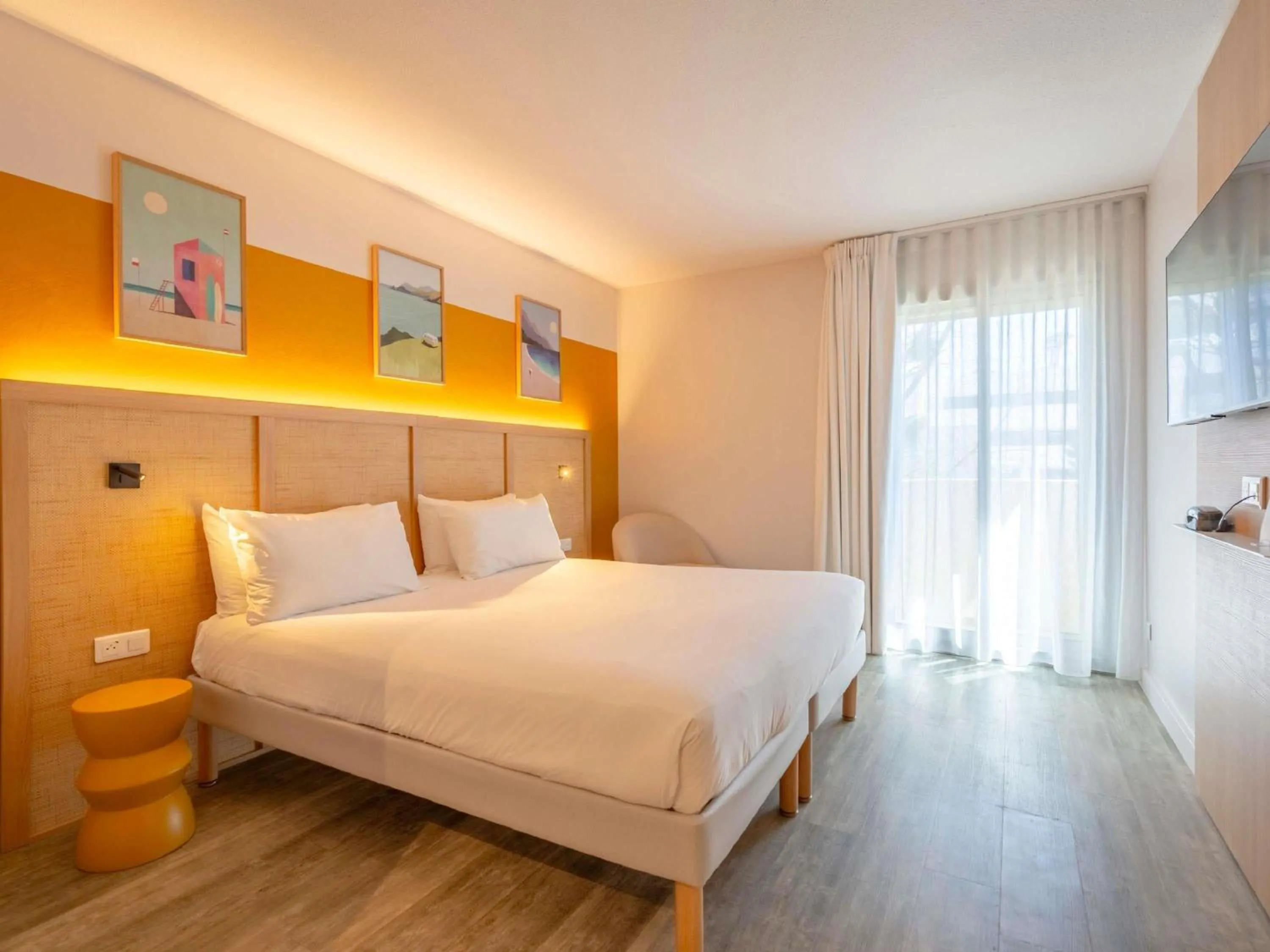 Bedroom, Bed in ibis Styles Biarritz Plage