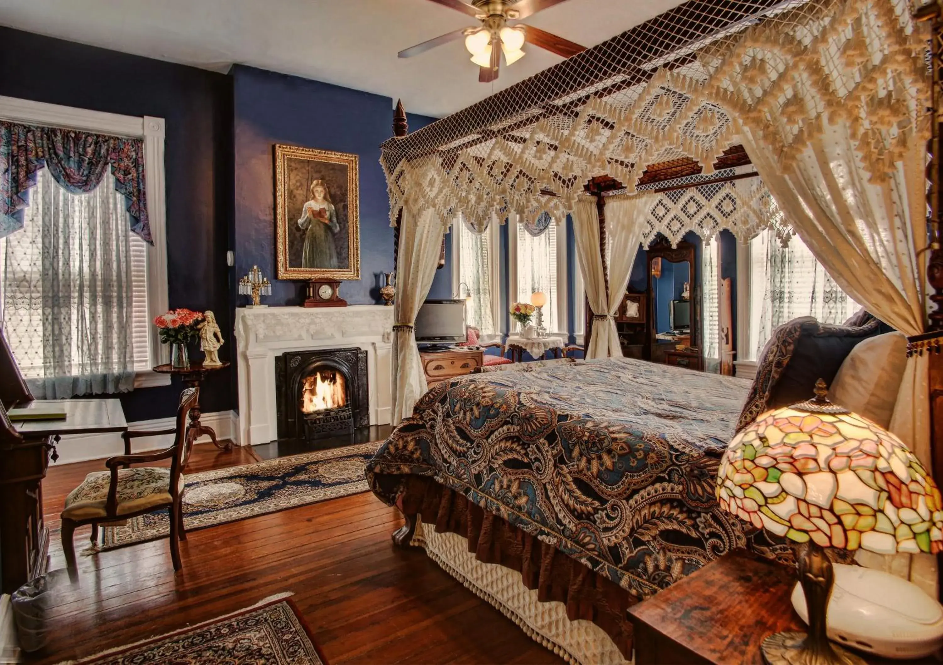 Photo of the whole room, Bed in McMillan Inn Photo of the whole room, Bed in McMillan Inn