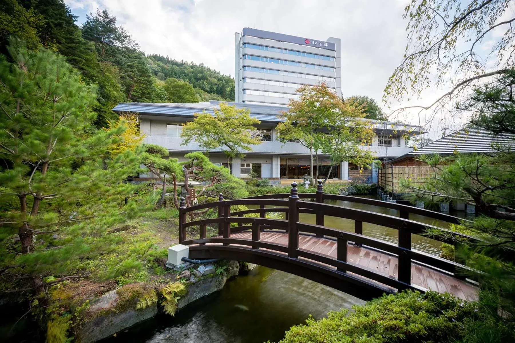 Property building in Yumoto Kissho Property building in Yumoto Kissho