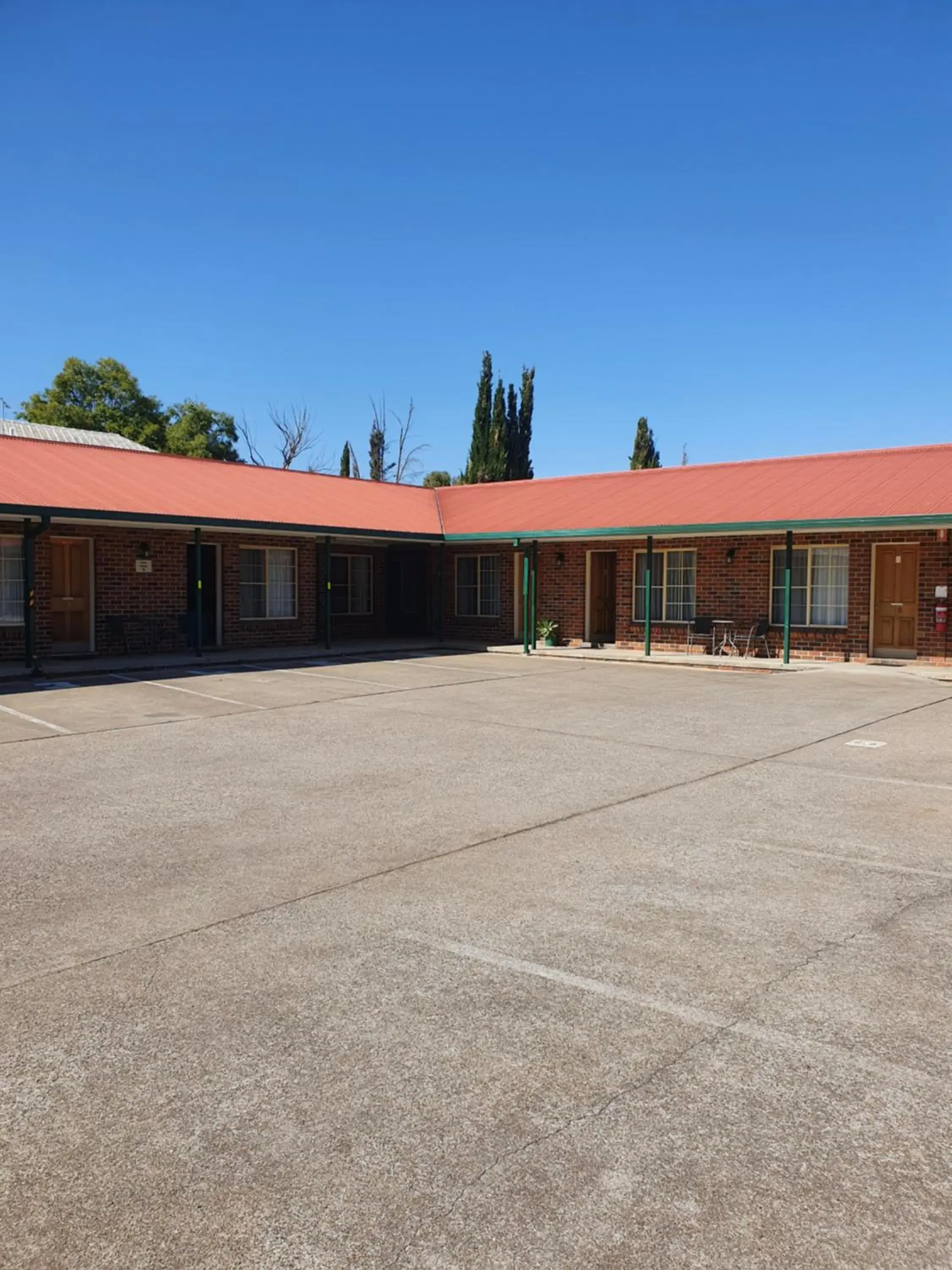 Property building in Alyn Motel Property building in Alyn Motel