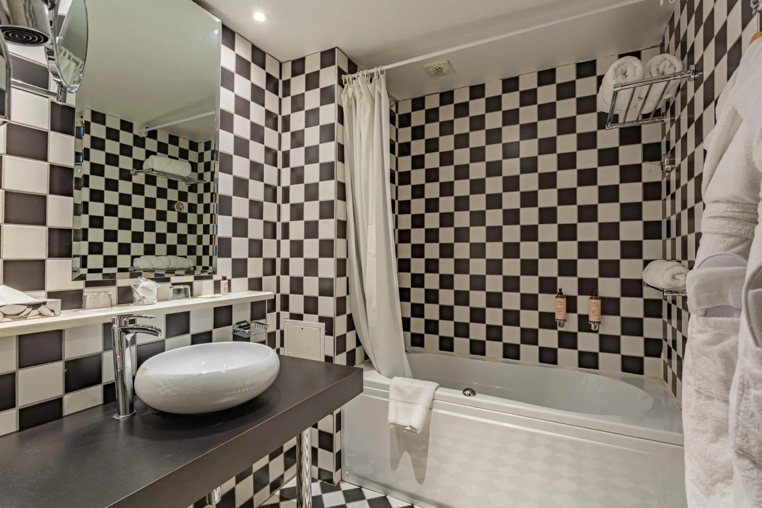 Deluxe Double Room in Grand Tonic Hotel & SPA NUXE Deluxe Double Room in Grand Tonic Hotel & SPA NUXE