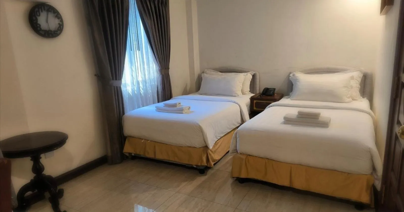 Bedroom, Bed in Union Square Hotel