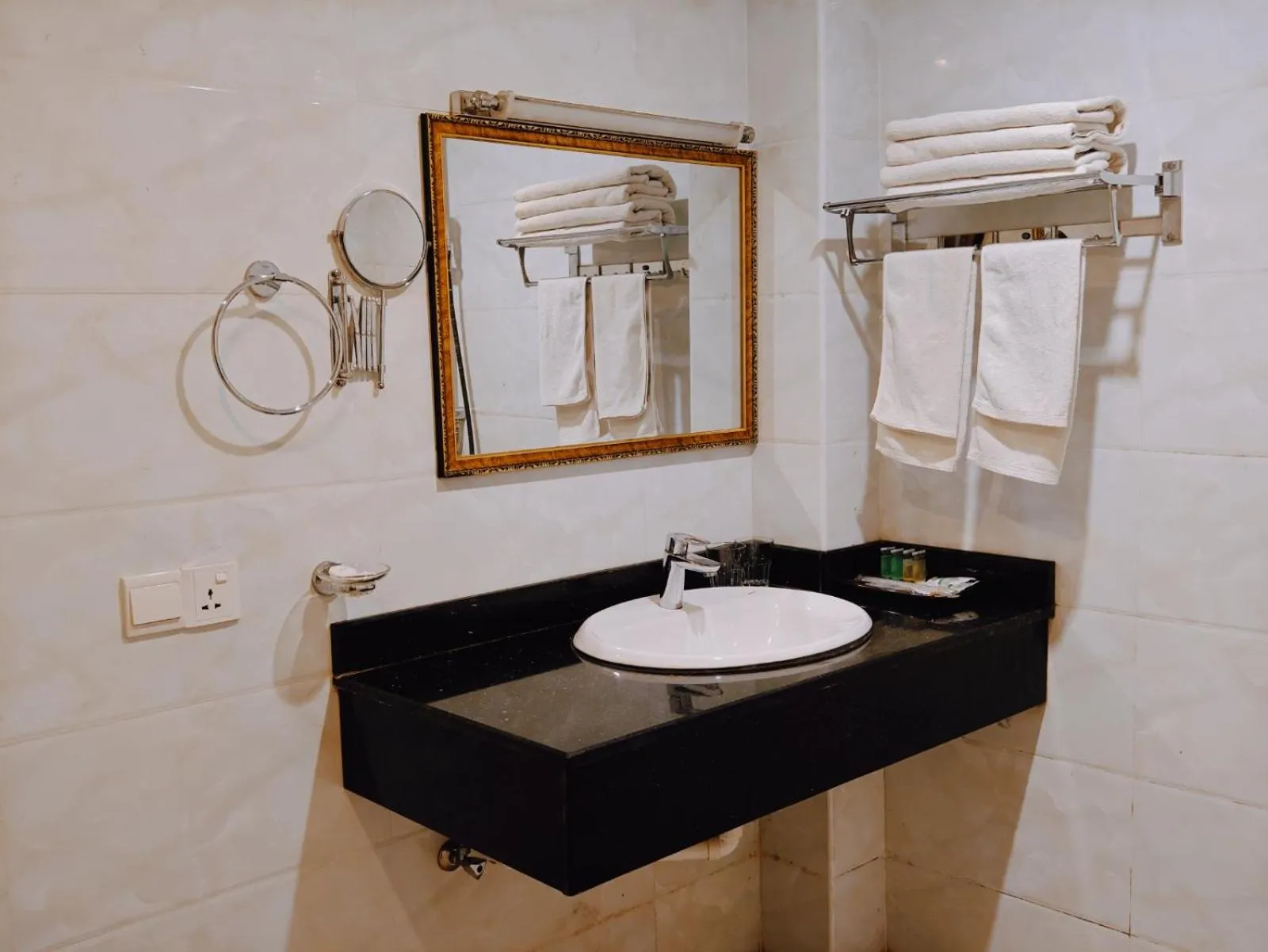 Bedroom in Union Square Hotel