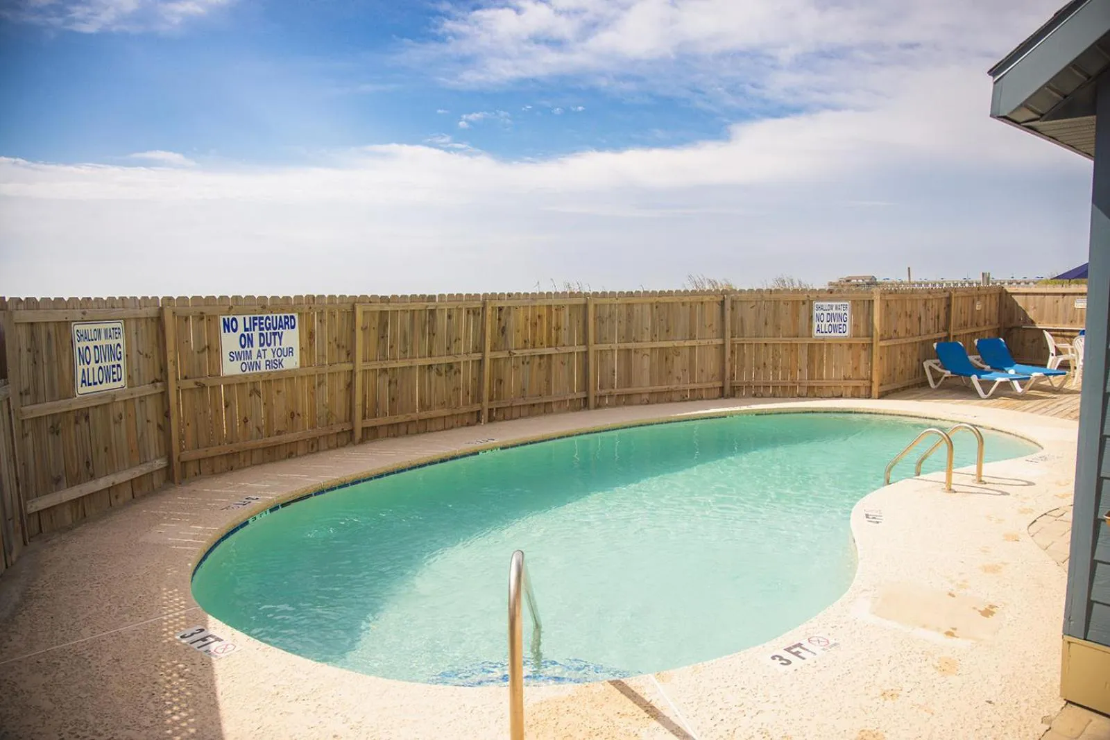 Swimming pool in Sea Mystique Resort