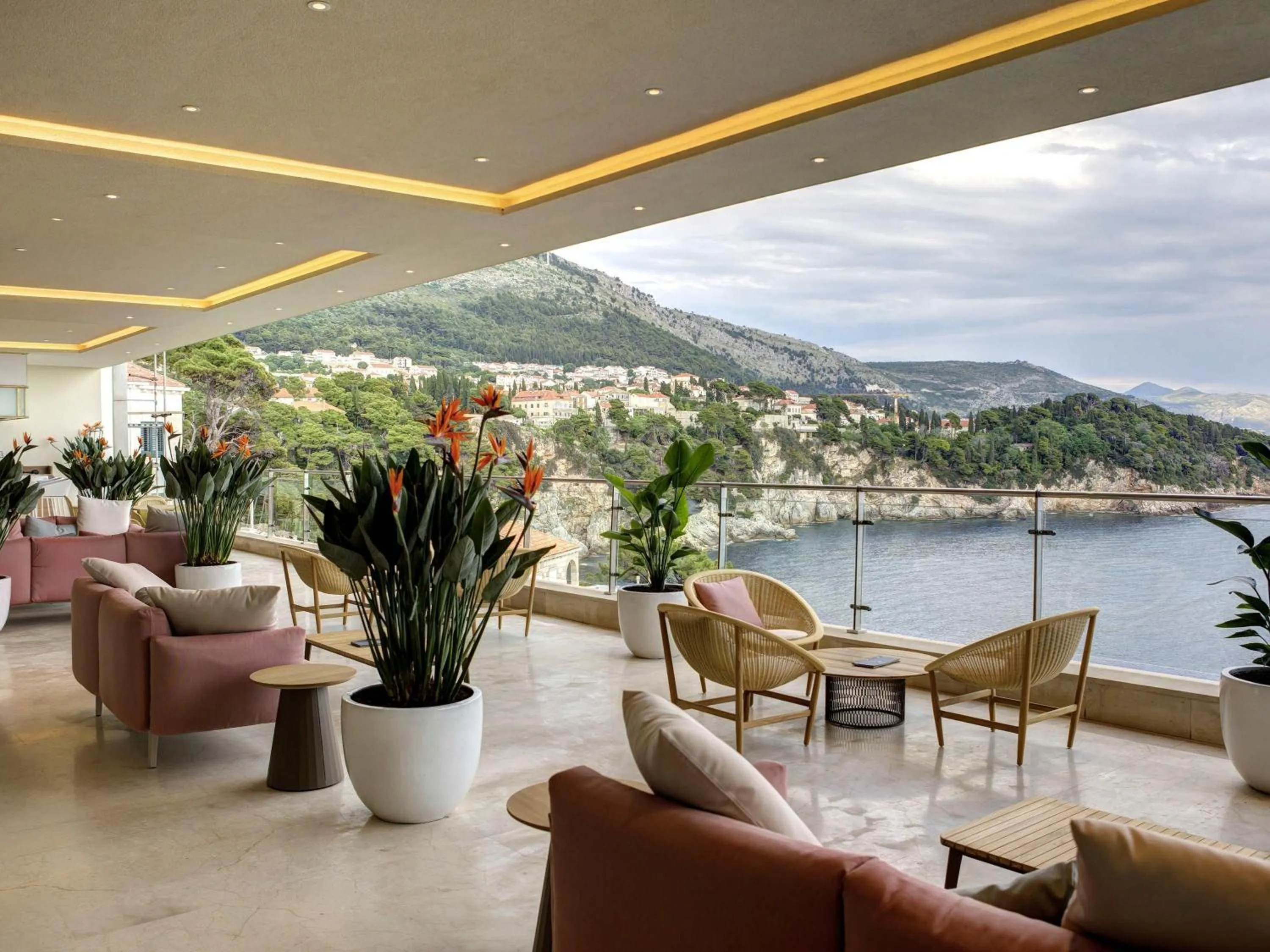 Lounge or bar in Rixos Premium Dubrovnik