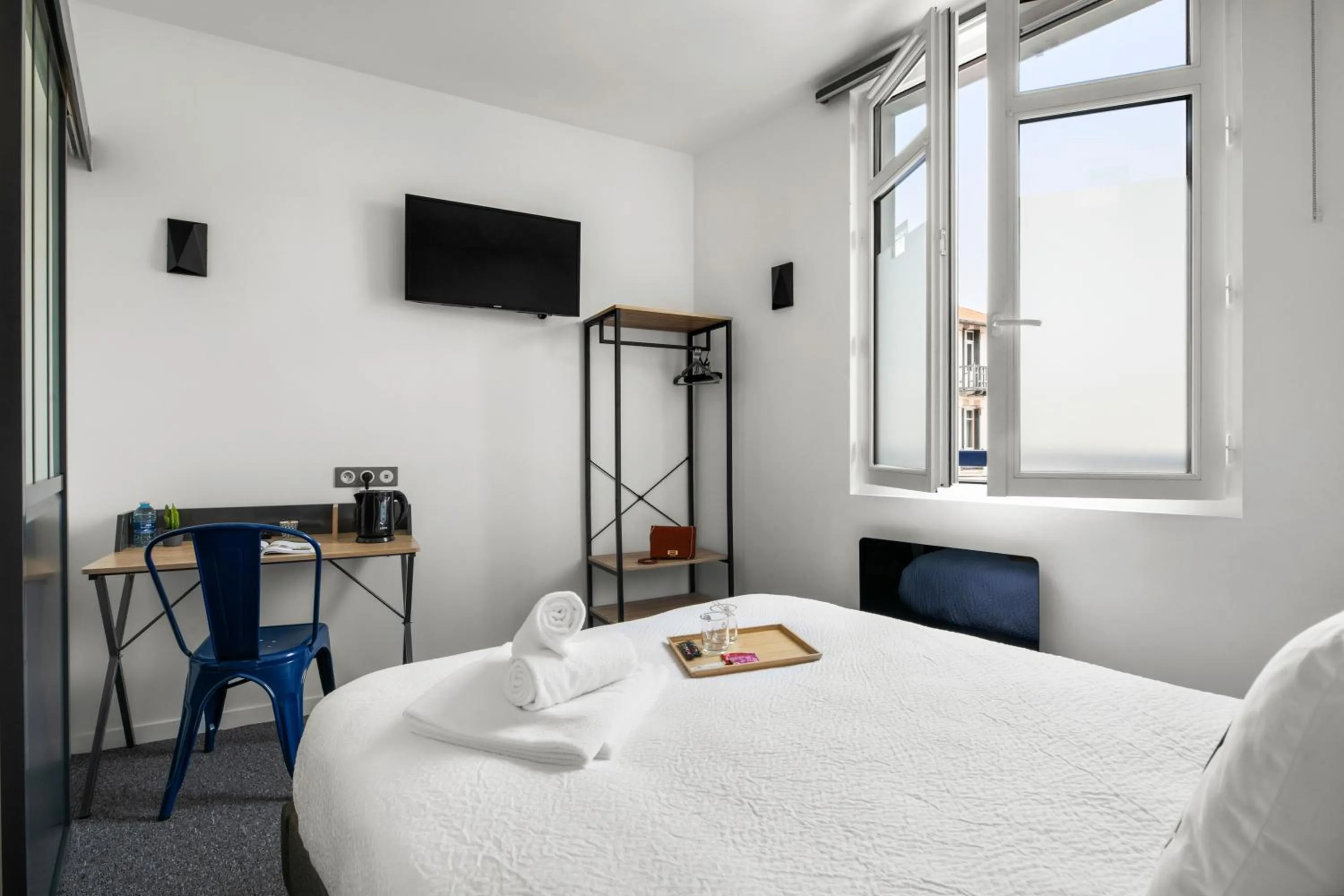 Bed in Hotel Txutxu-Mutxu