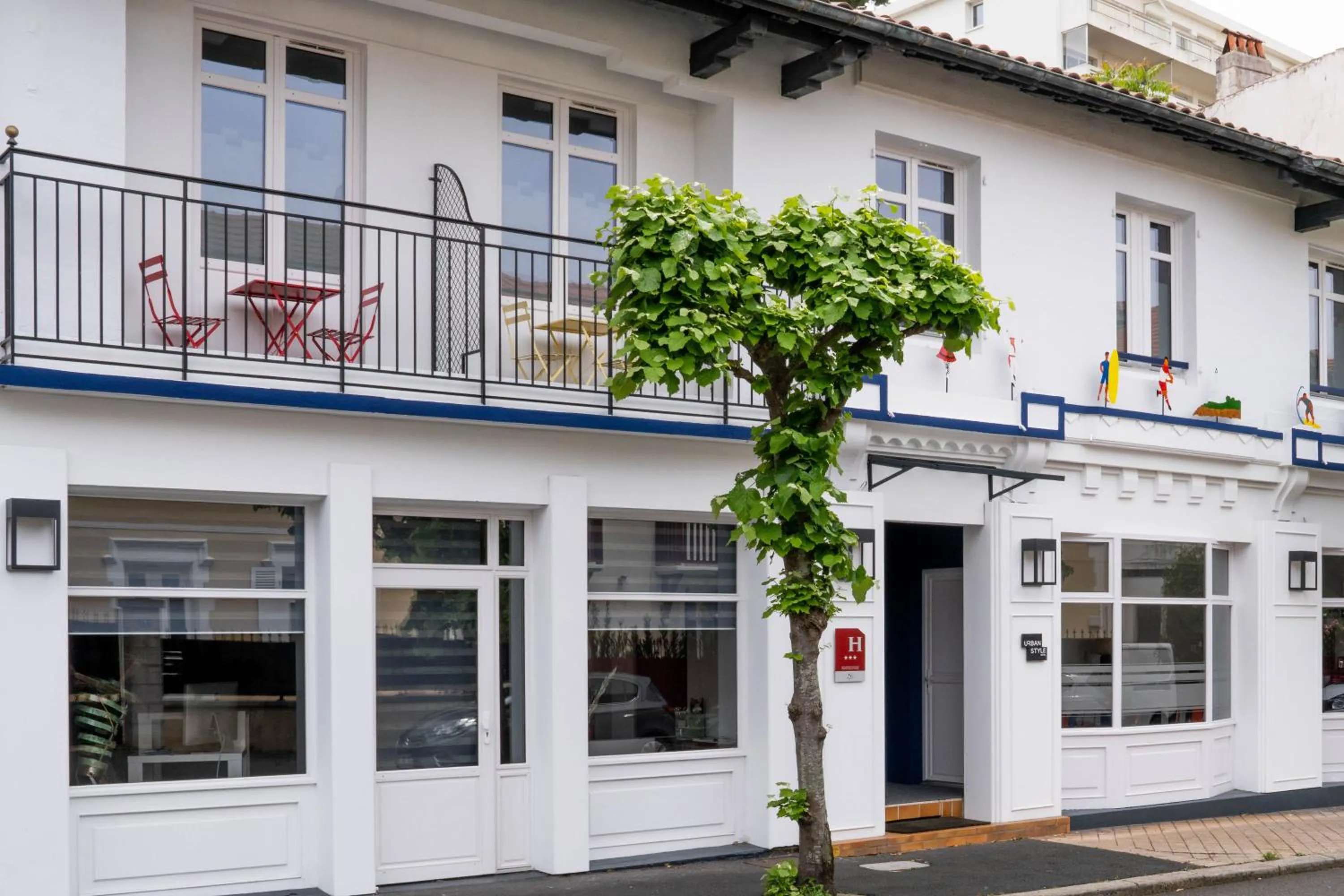 Property Building in Hotel Txutxu-Mutxu