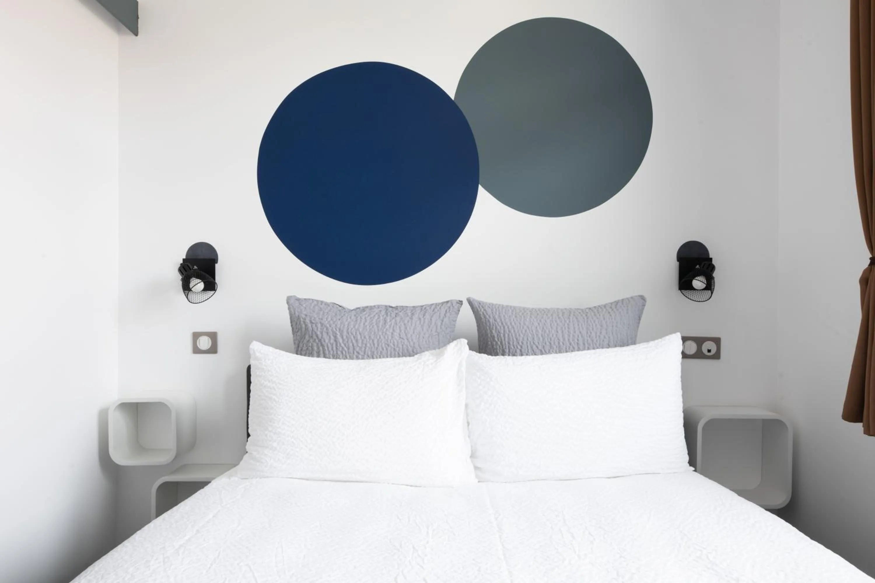 Bed in Hotel Txutxu-Mutxu