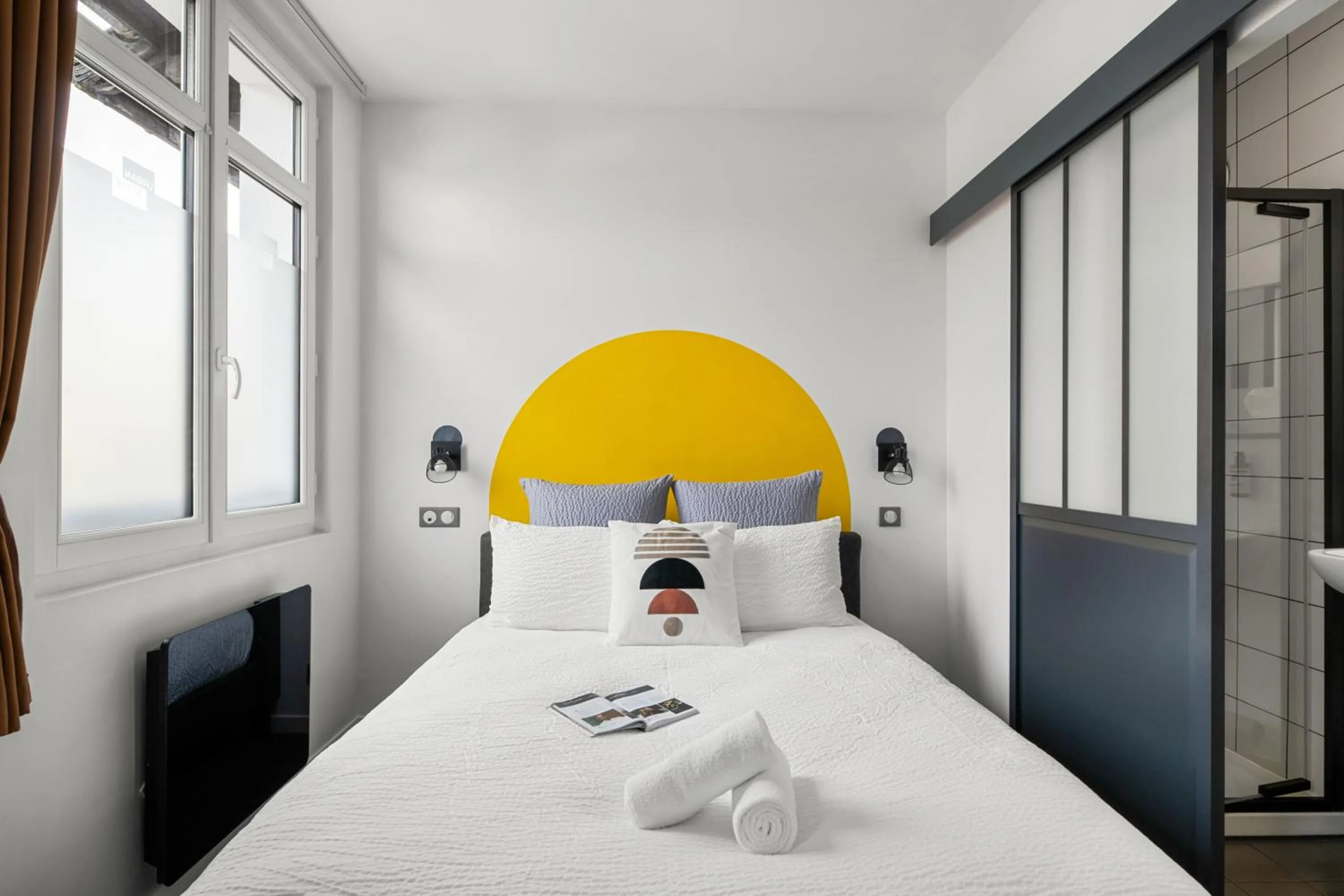 Bed in Hotel Txutxu-Mutxu