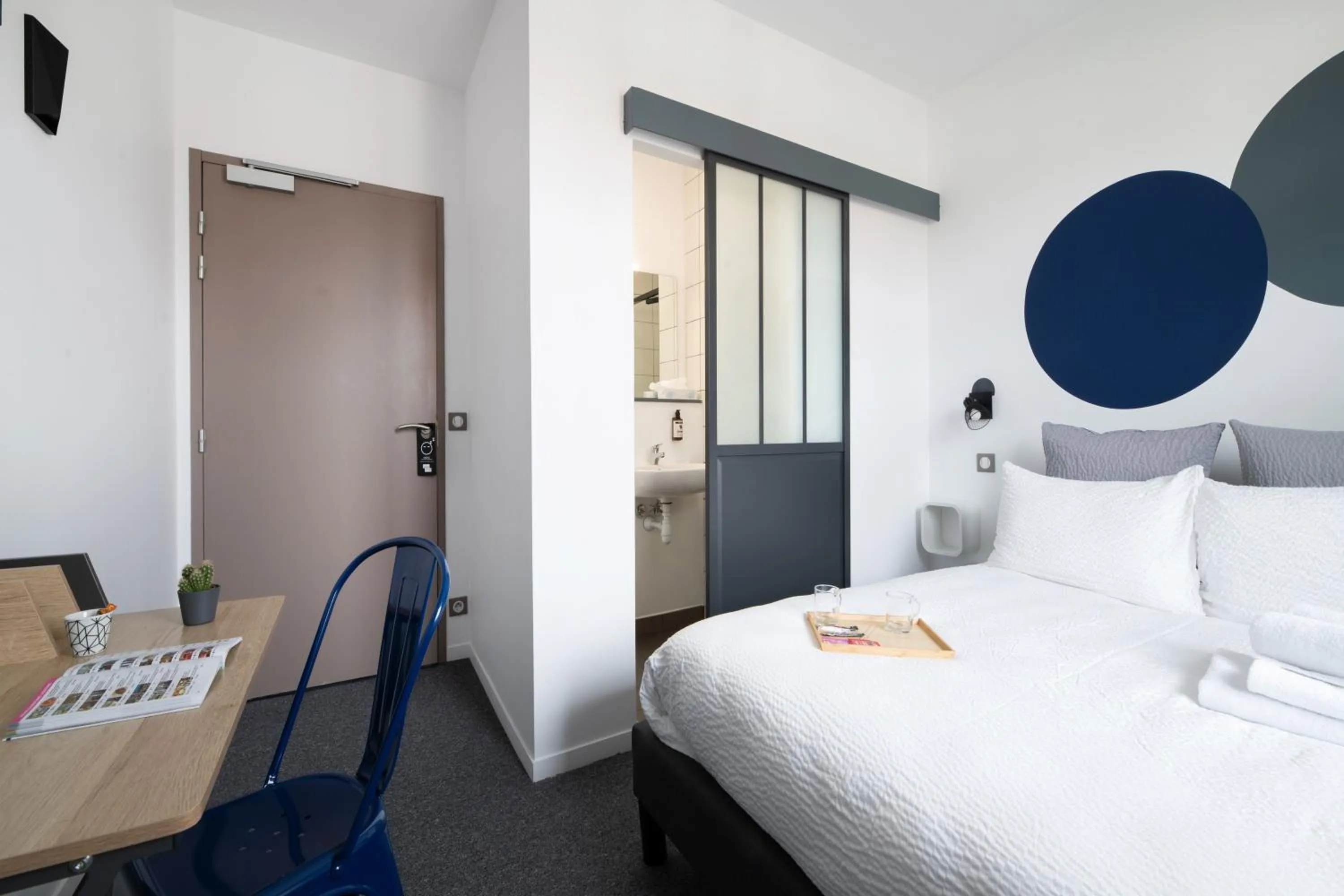 Bed in Hotel Txutxu-Mutxu