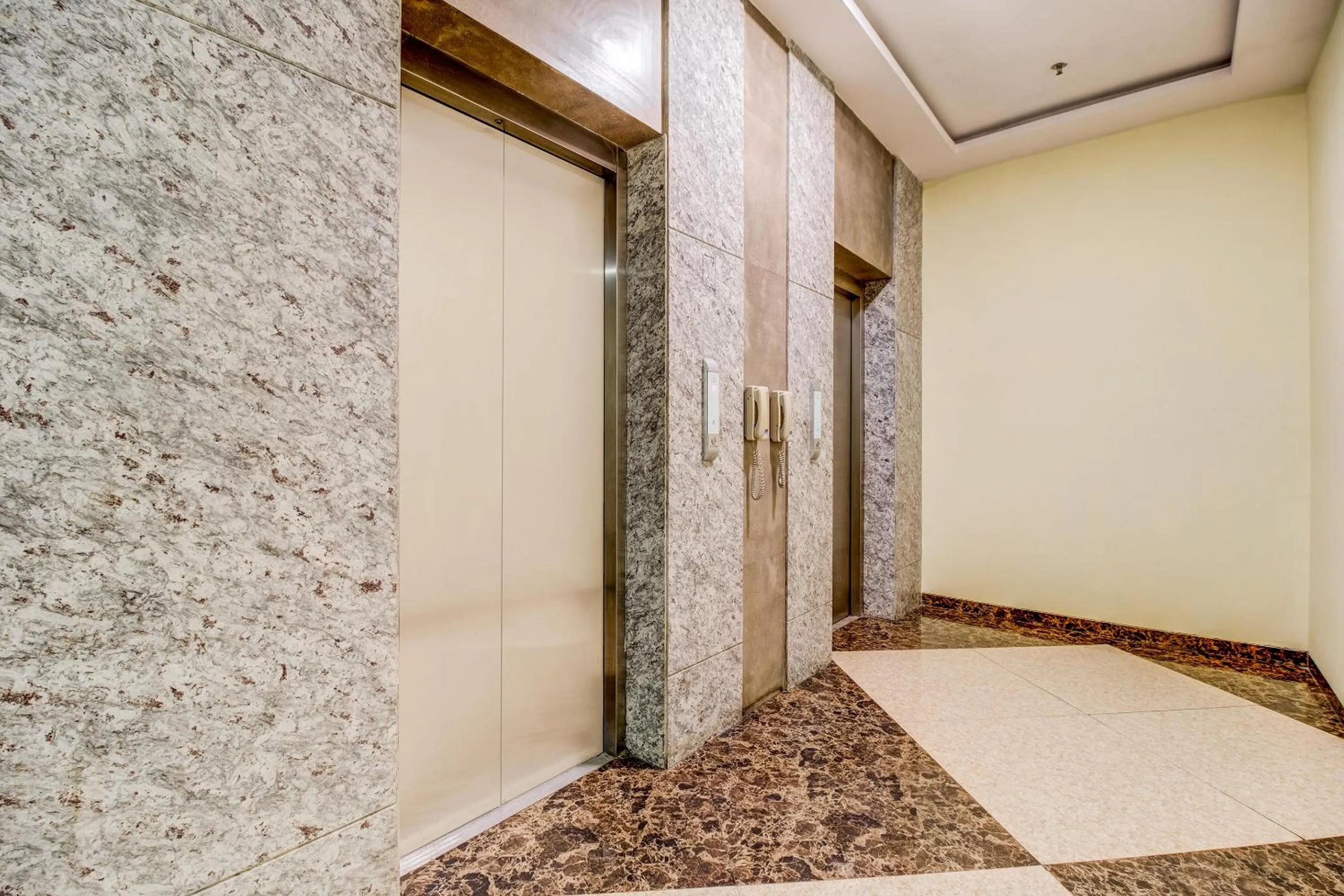 elevator in Dhuri Resort