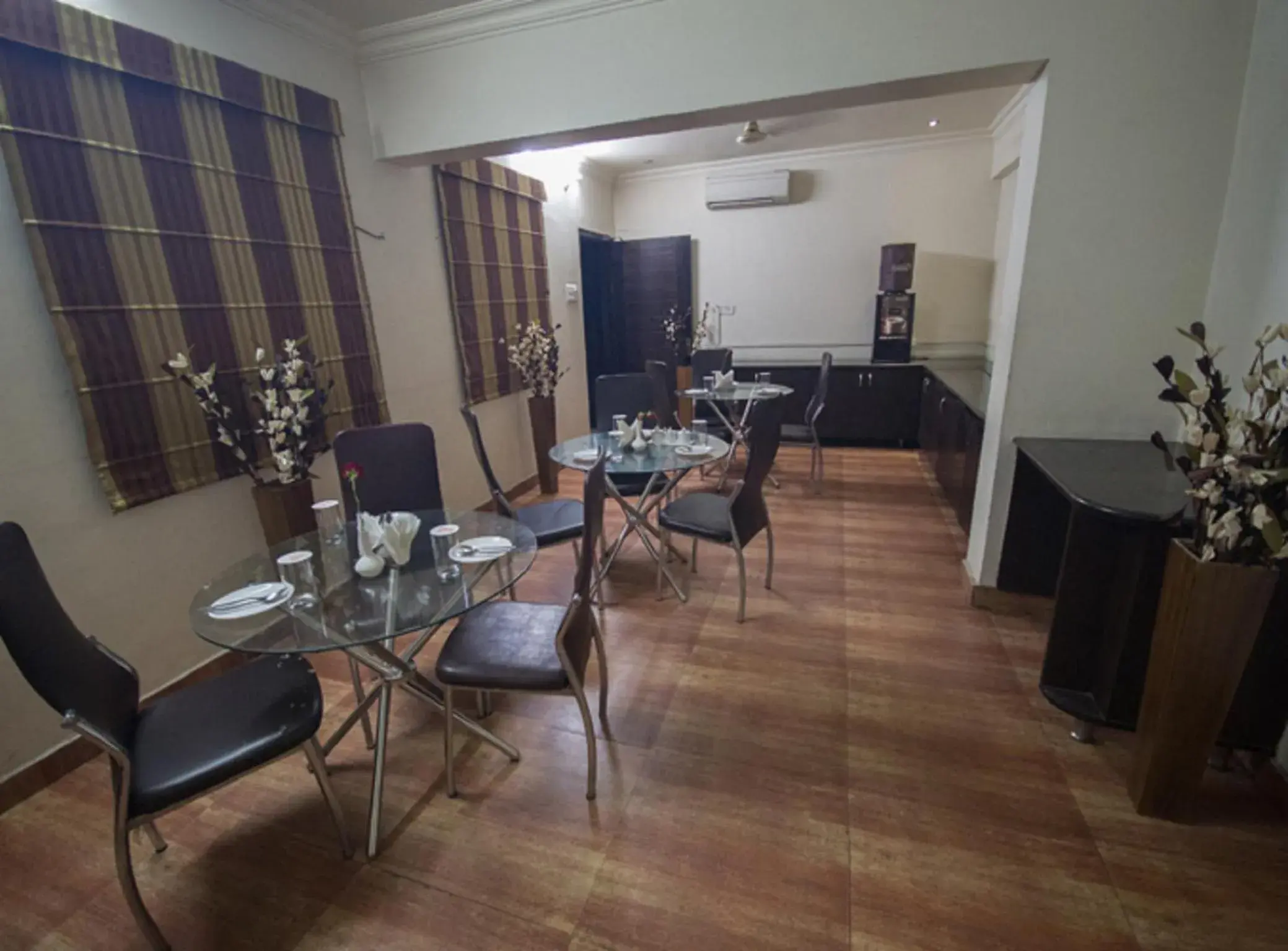 Restaurant/places to eat in ANR Hotels Restaurant/places to eat in ANR Hotels