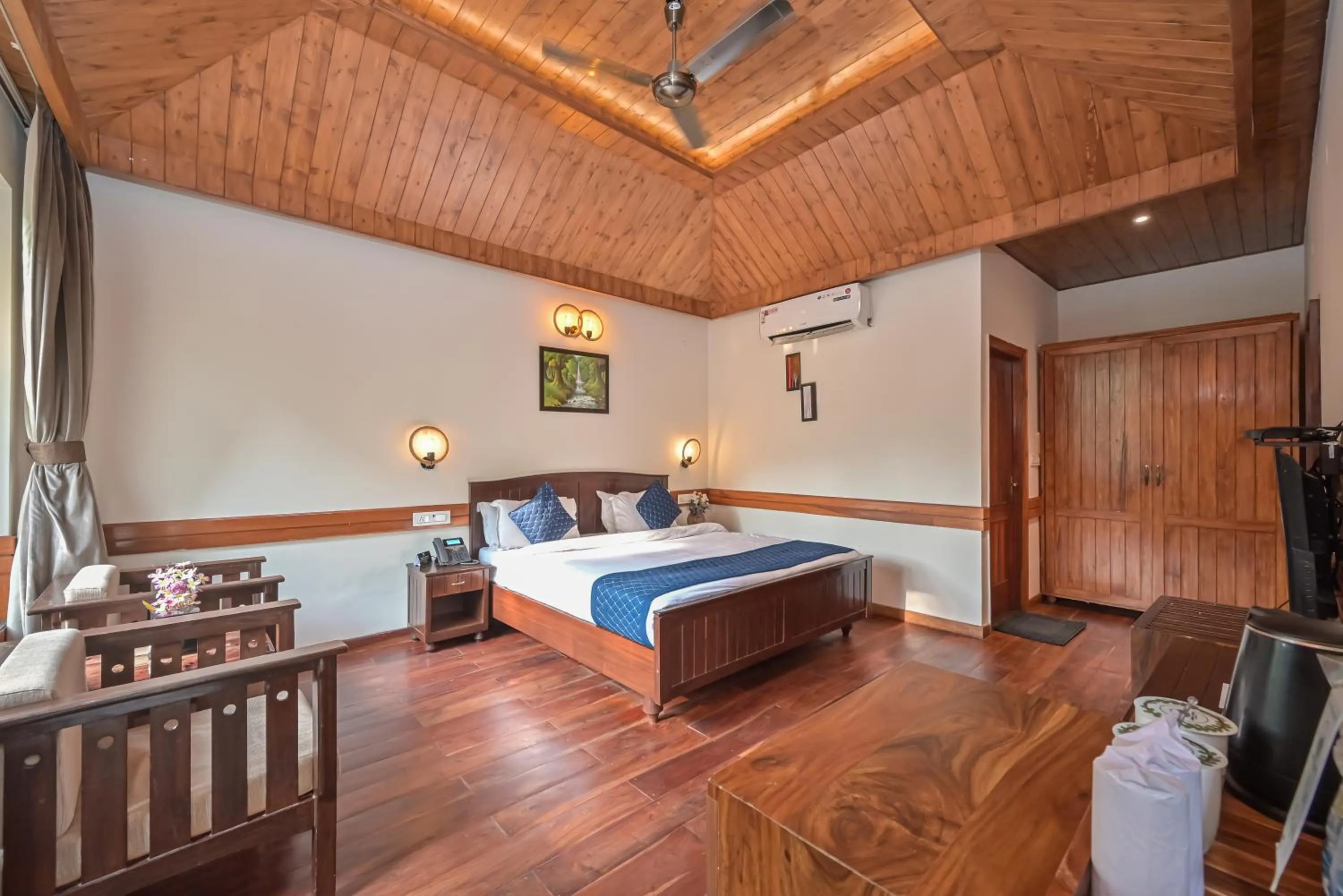 Bedroom, Bed in Jungle Lodge Resort