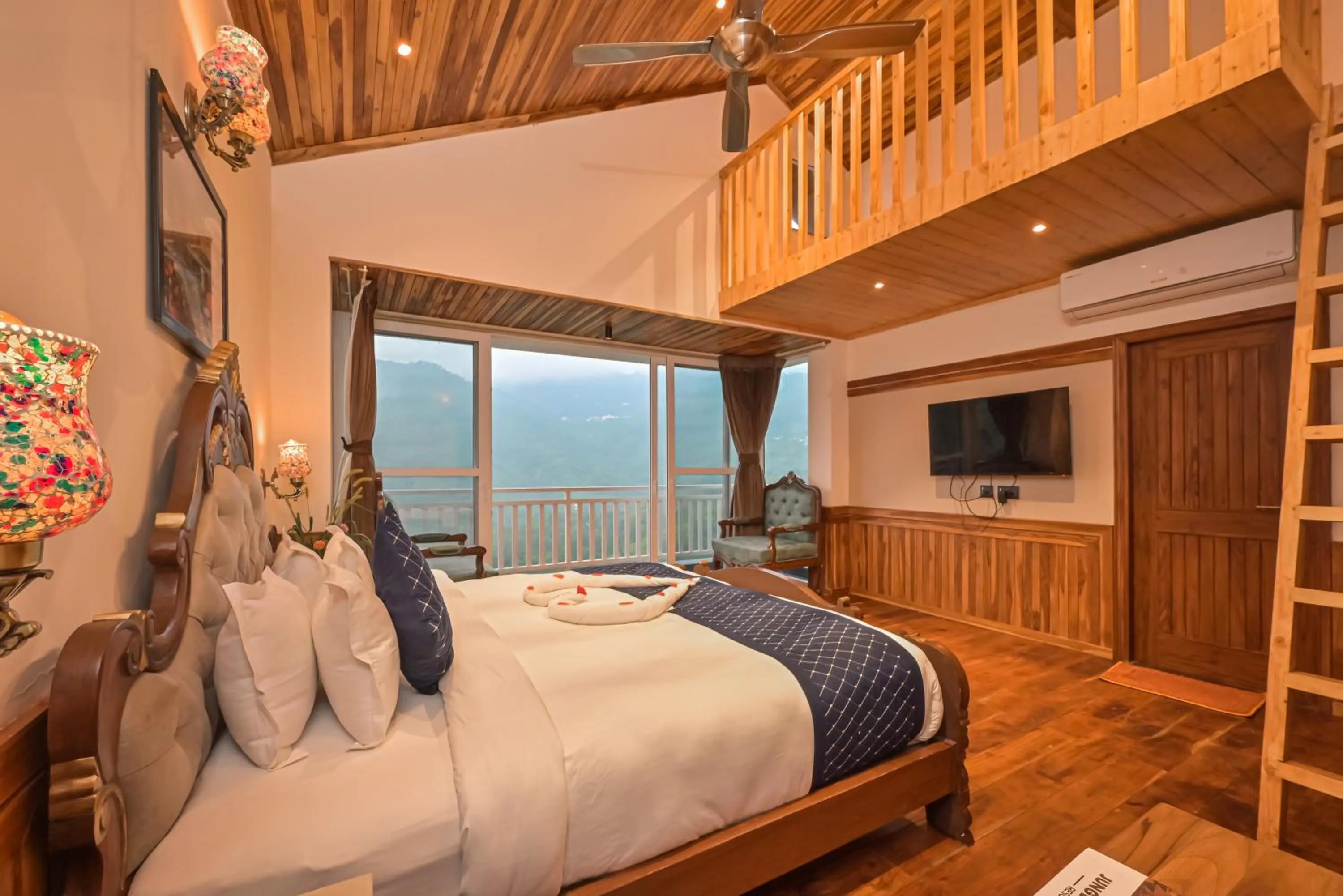 Bedroom, Bed in Jungle Lodge Resort