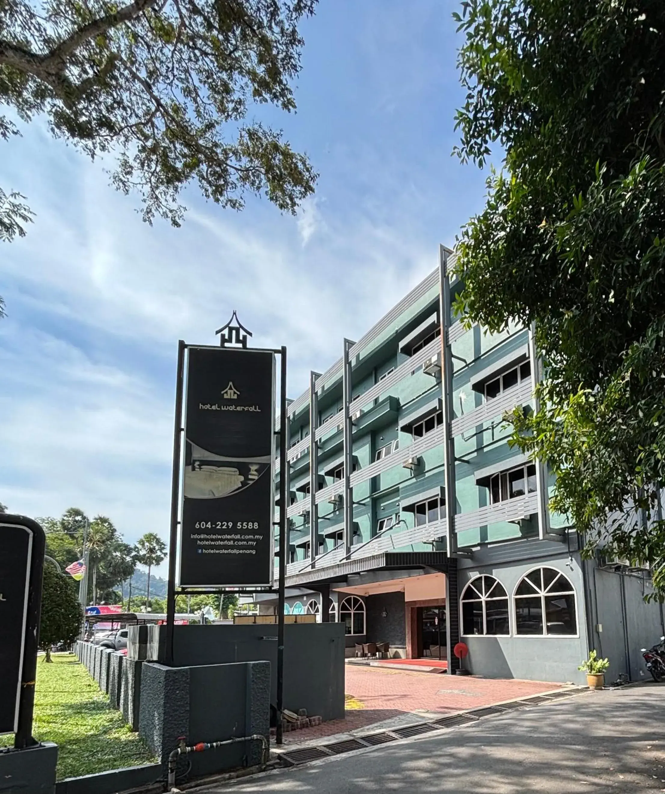 Property building in Hotel Waterfall Property building in Hotel Waterfall