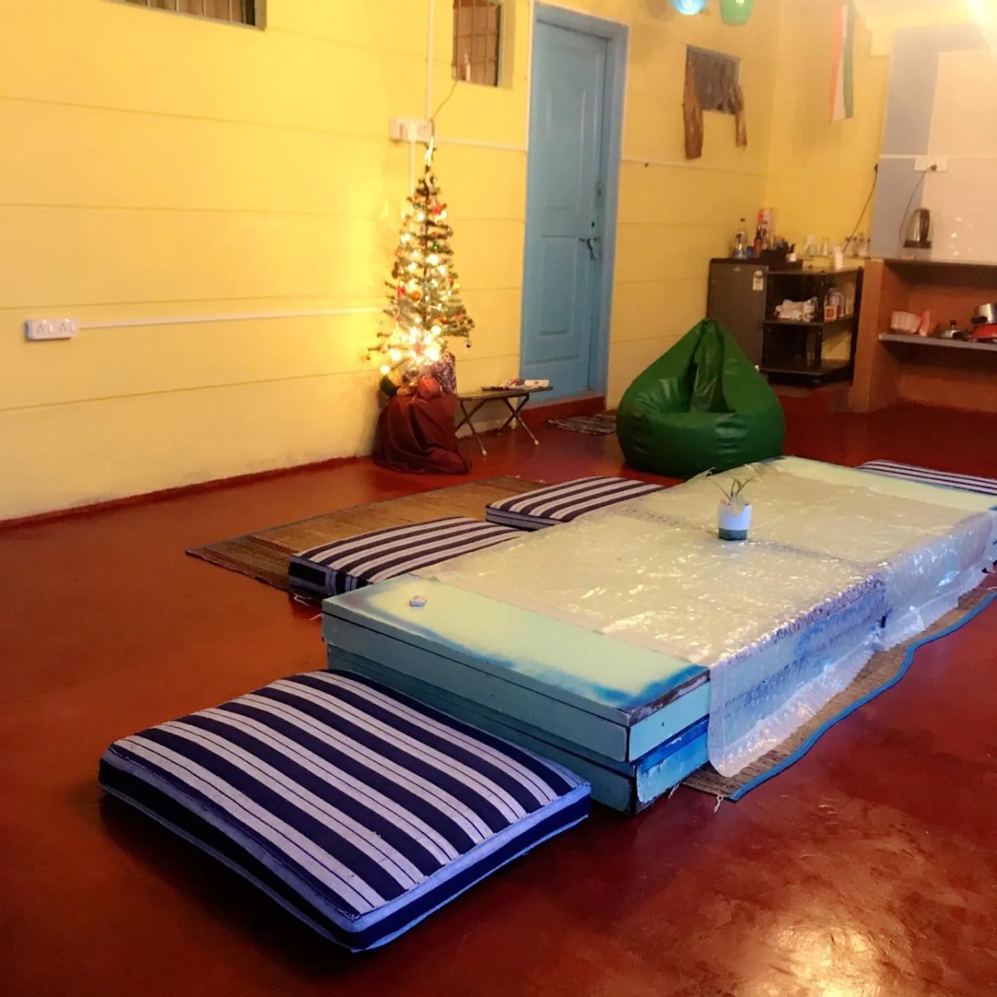 Communal lounge/ TV room, Bed in The Little Blue Window Hostel