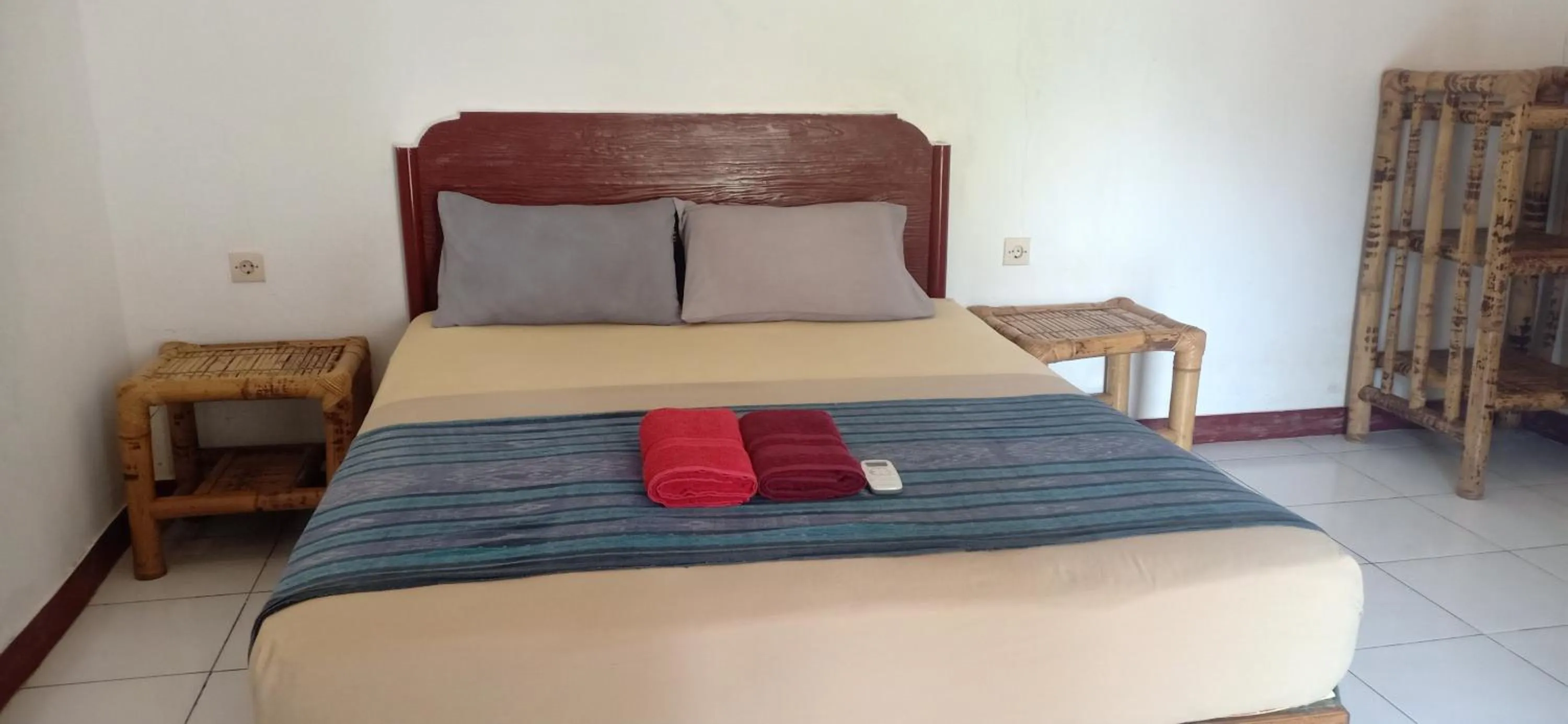 Bed in Dewi Garden Guesthouse