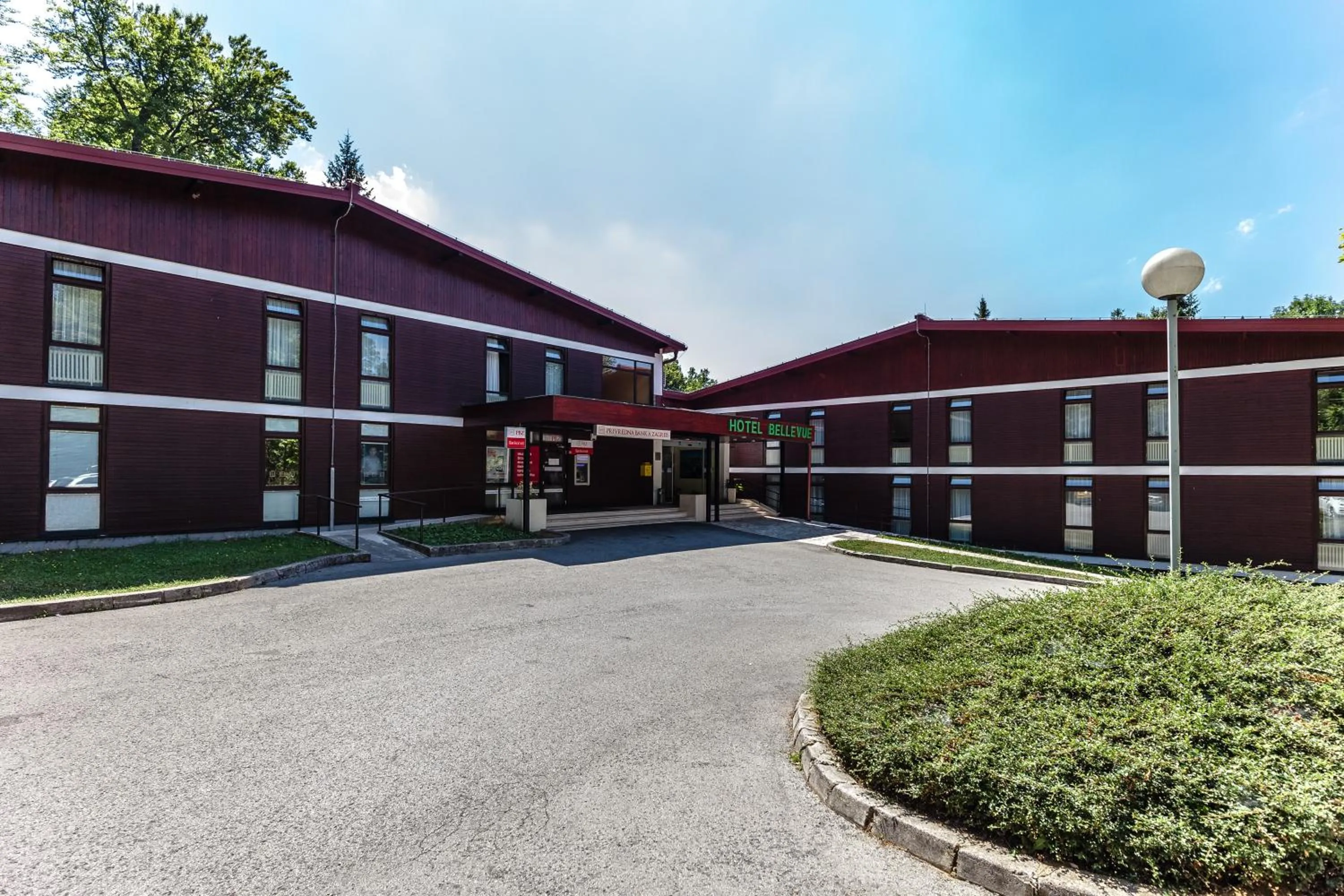 Facade/entrance in Hotel Bellevue