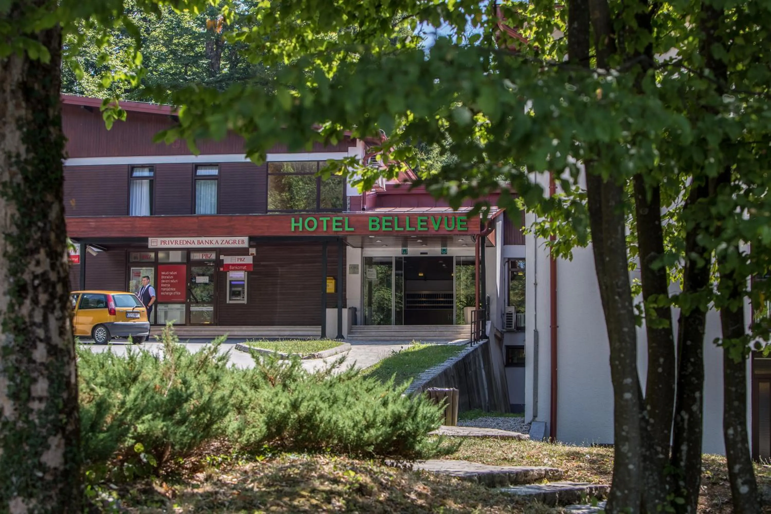 Facade/entrance in Hotel Bellevue
