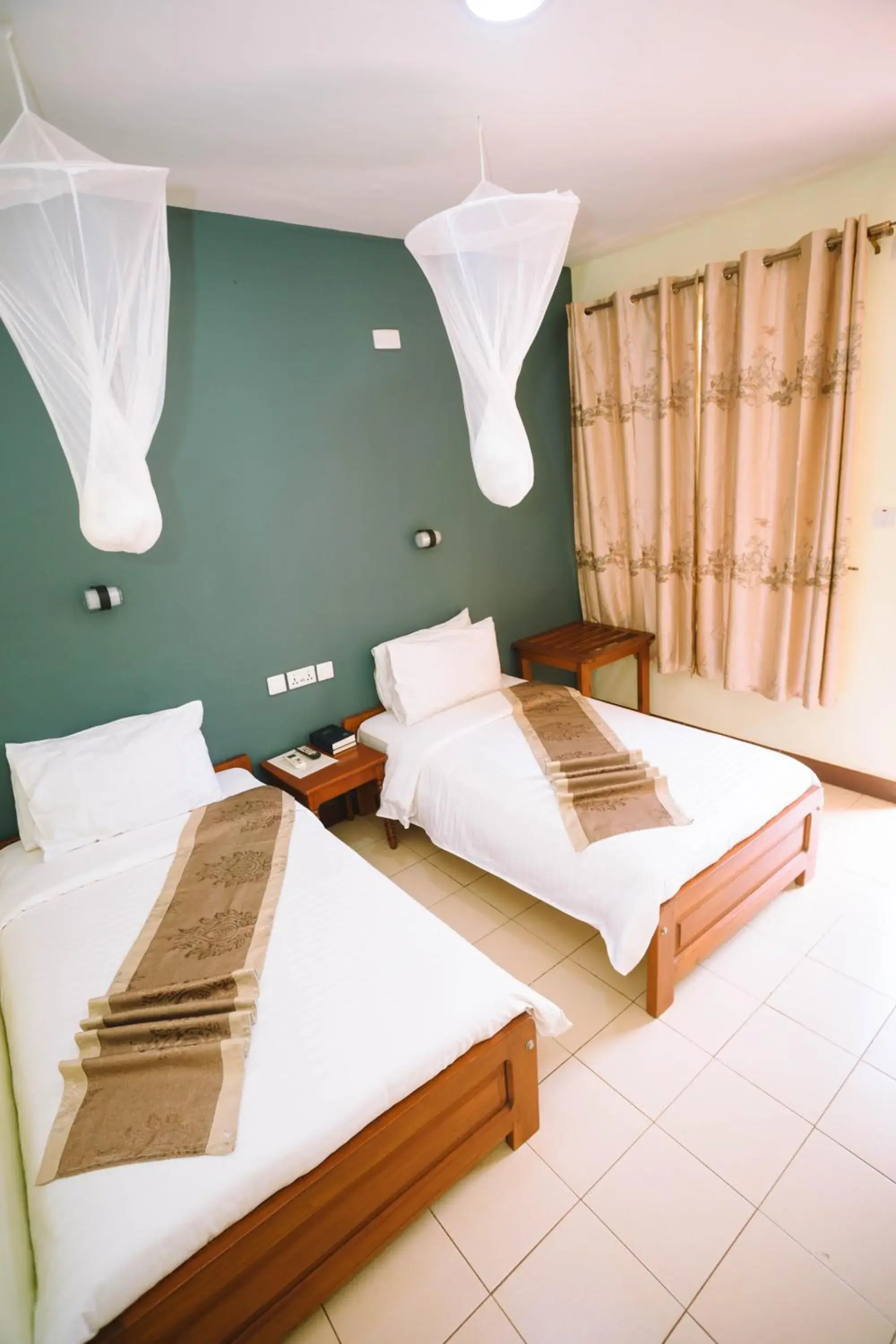 Standard Twin Room in Keys Hotel Mbokomu Branch Standard Twin Room in Keys Hotel Mbokomu Branch