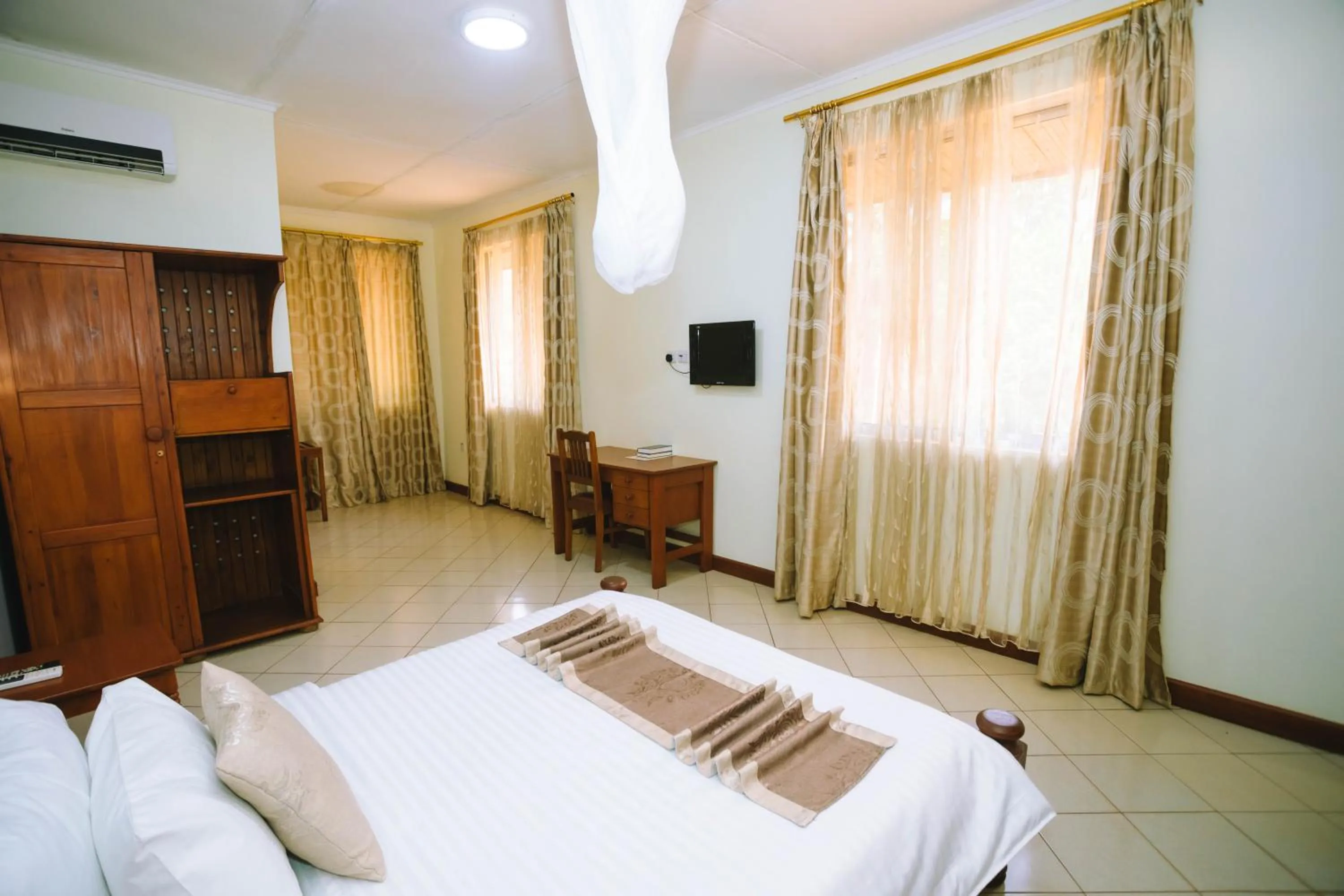 Bedroom, Bed in Keys Hotel Mbokomu Branch